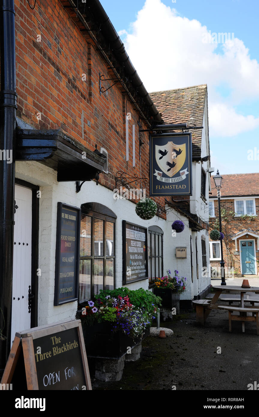 The Three Blackbirds Inn, Flamstead, Hertfordshire, has parts of the building dating to the sixteenth century. Stock Photo