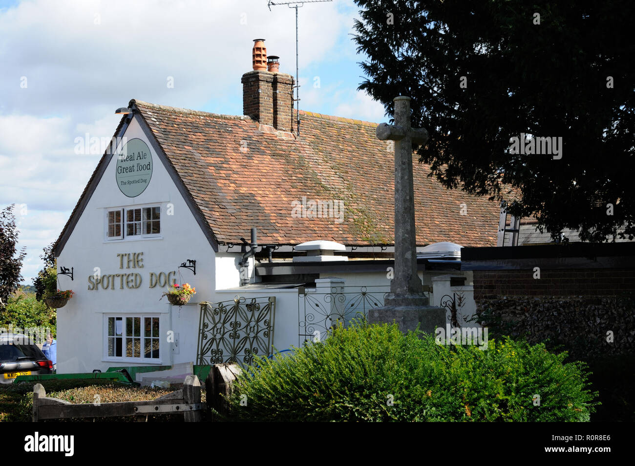 The spotted dog pub flamstead hires stock photography and images Alamy