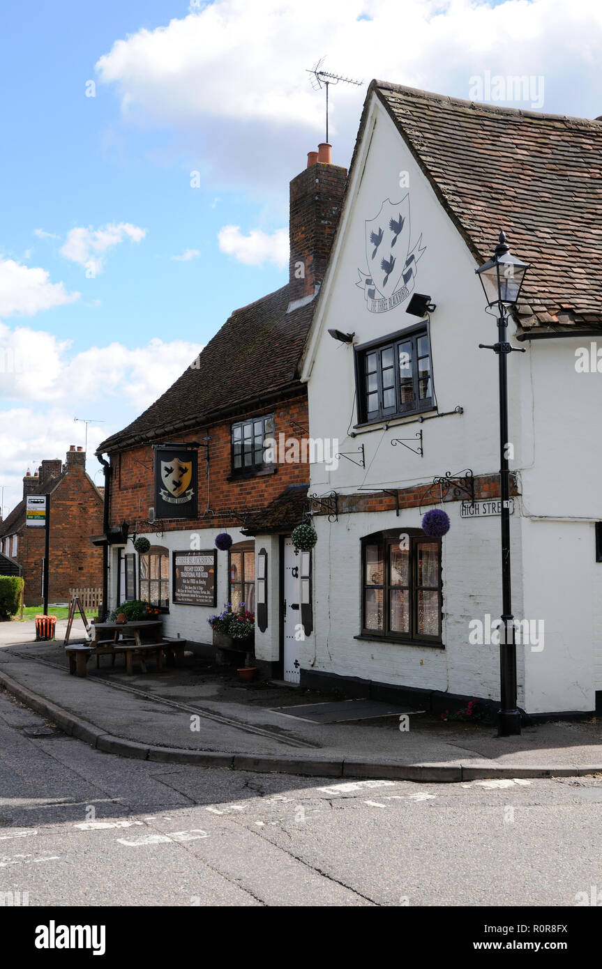 The Three Blackbirds Inn, Flamstead, Hertfordshire, has parts of the building dating to the sixteenth century. Stock Photo