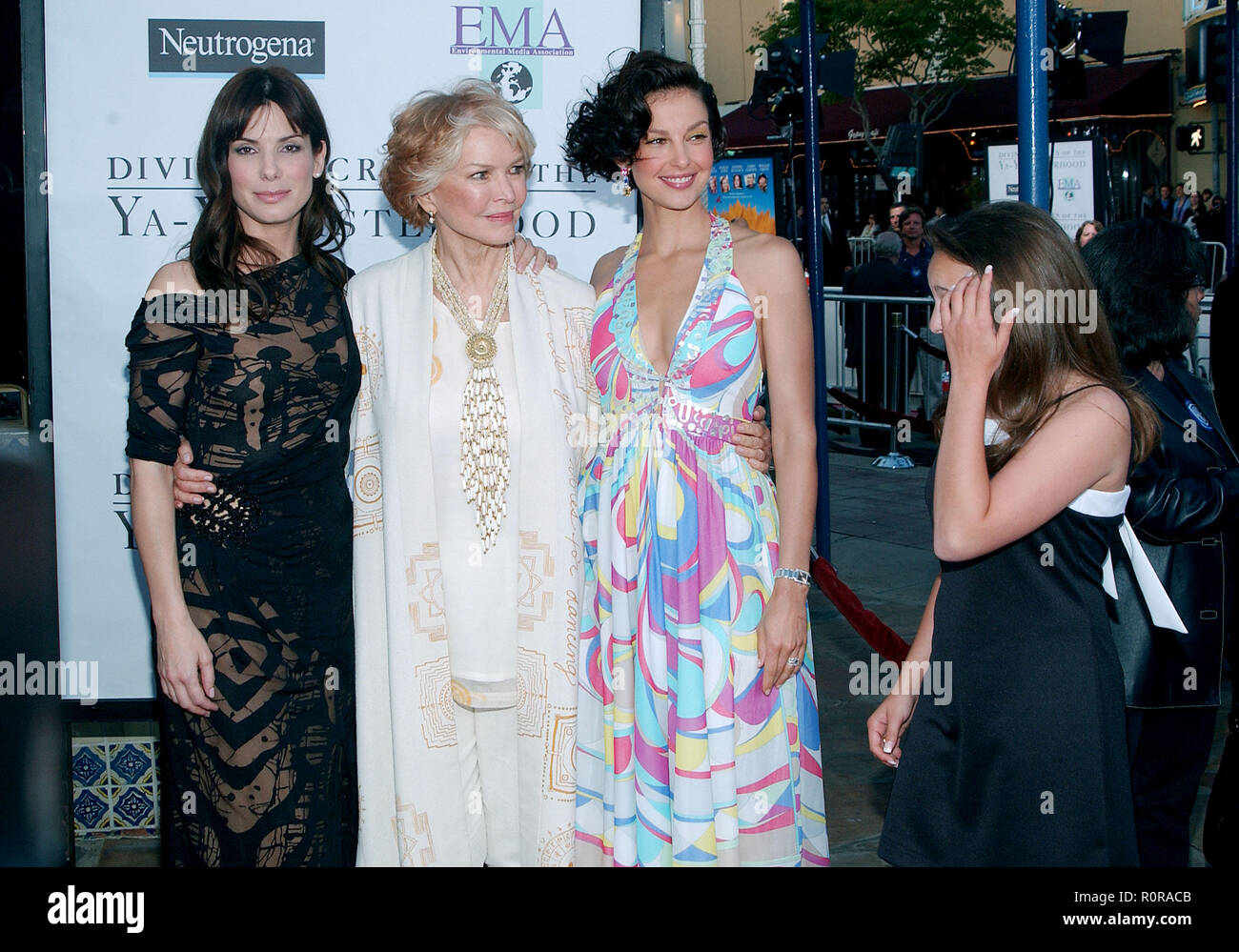 Sandra Bullock, Ellen Burstyn, Ashley Judd and Allison Bertolino posing at the premiere of 'Divine Secrets of the Ya-Ya Sisterhood' at the Westwood Vi Stock Photo