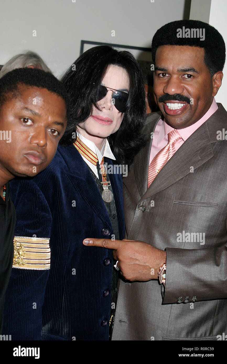 Michael Jackson, brother Marlon and comedian Steve Harvey last Sunday(05)