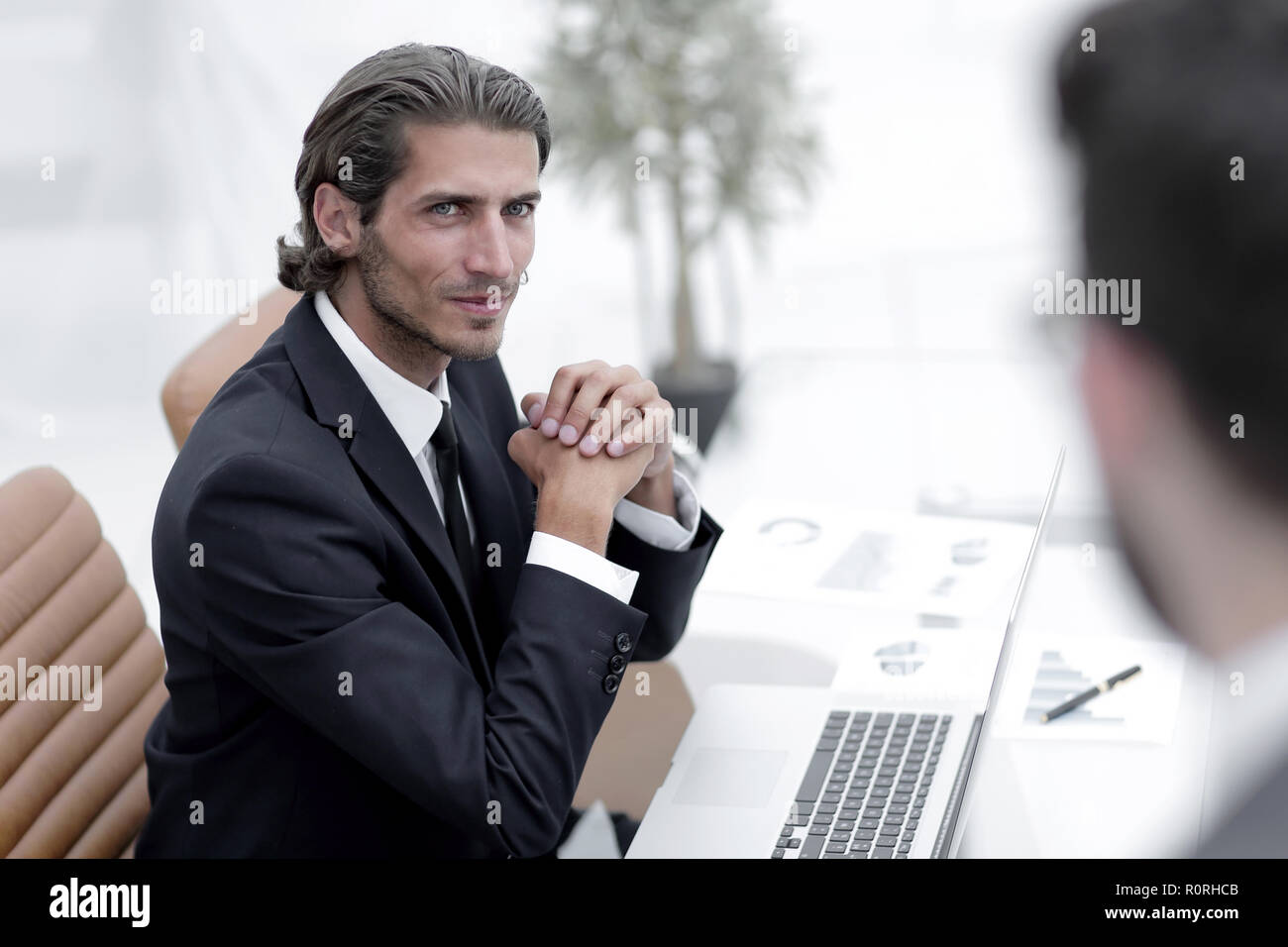 severe Manager talking to the staff Stock Photo - Alamy