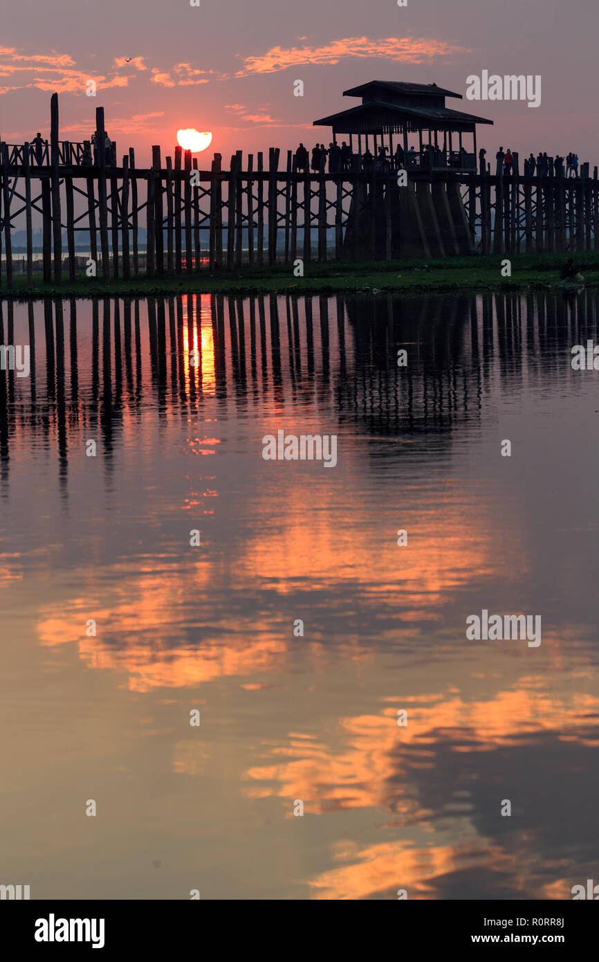U bein wooden teck bridge at susnet in Amarapura, Myanmar (Burma Stock ...