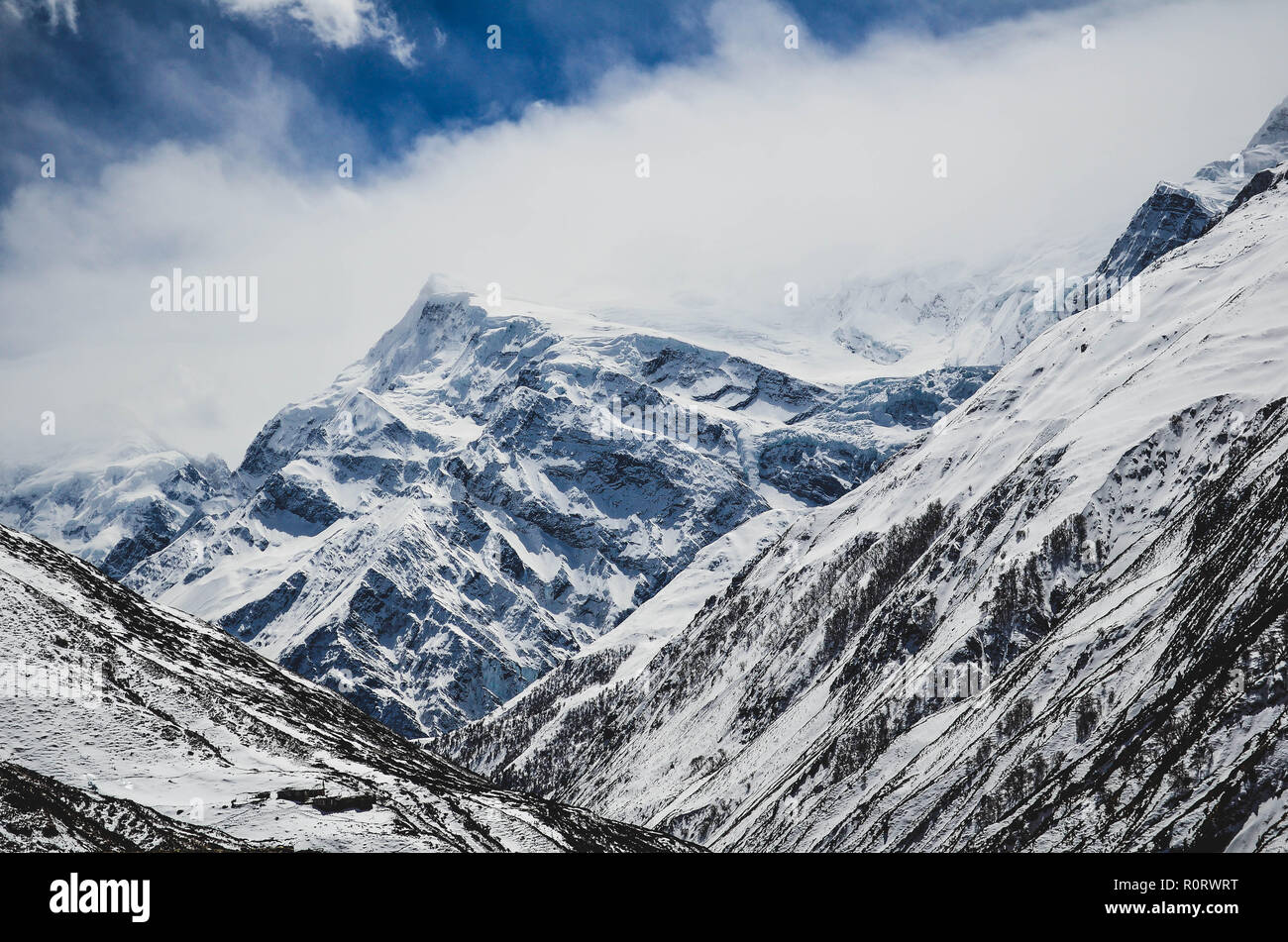 Trekking on the Annapurna Circuit, Nepal Stock Photo - Alamy