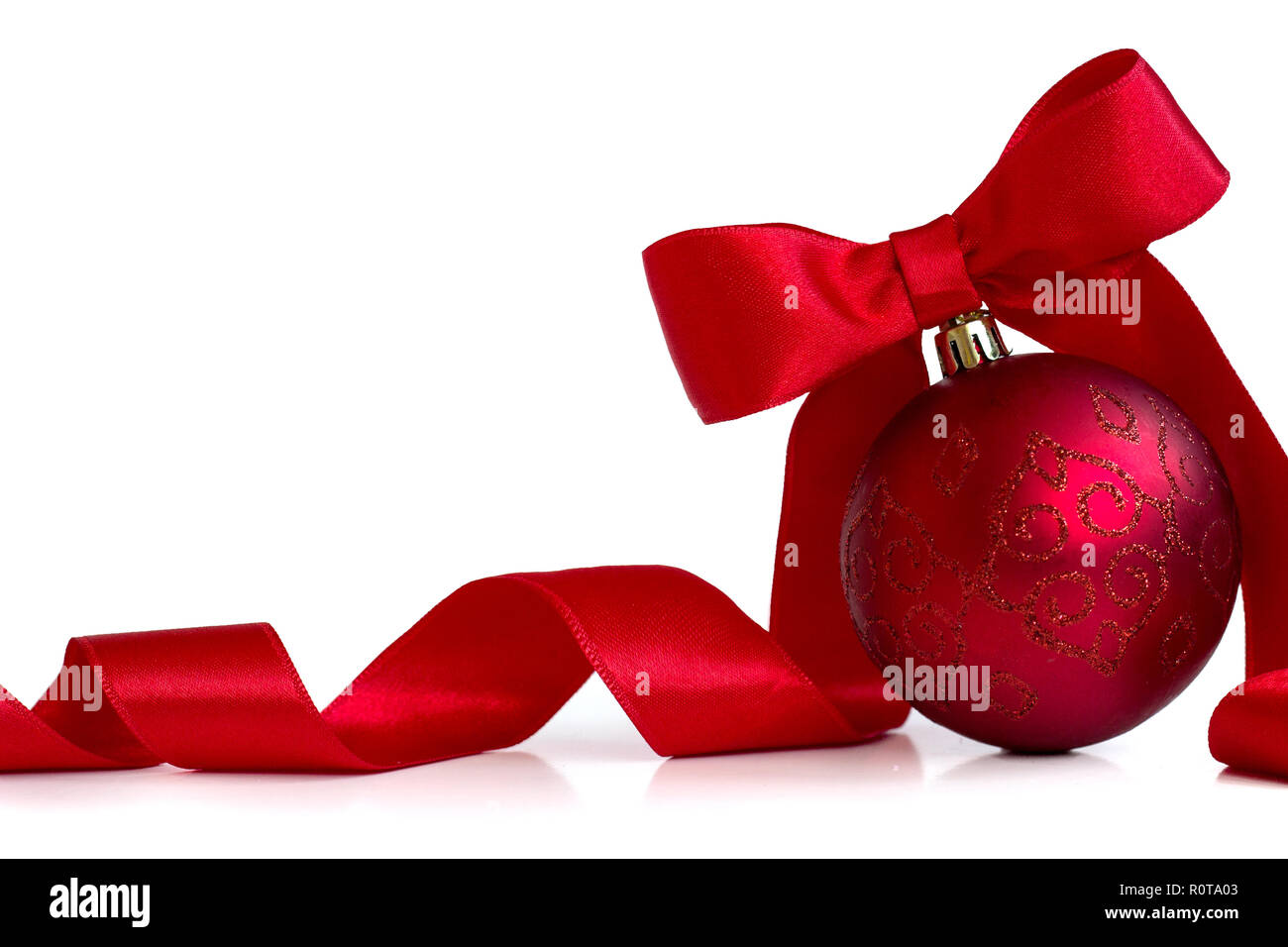 Red christmas ball with red ribbon and bow hi-res stock photography and ...