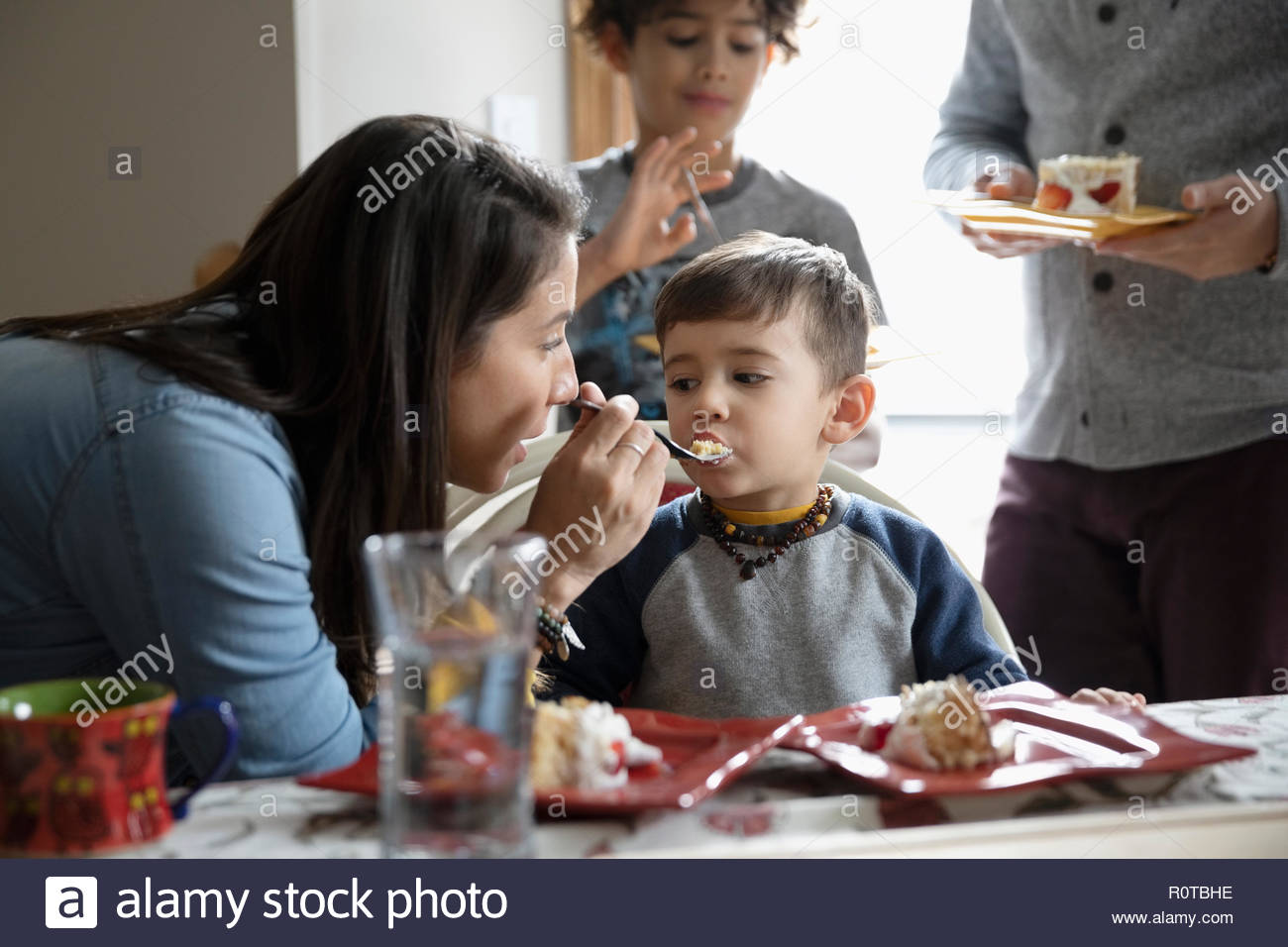 Mother feeding hires stock photography and images Alamy