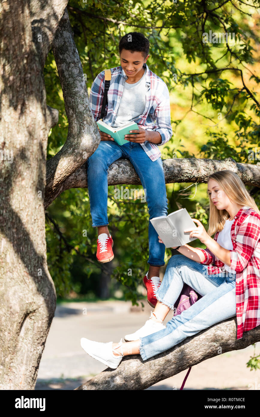 Teen relaxing high school hi-res stock photography and images - Alamy