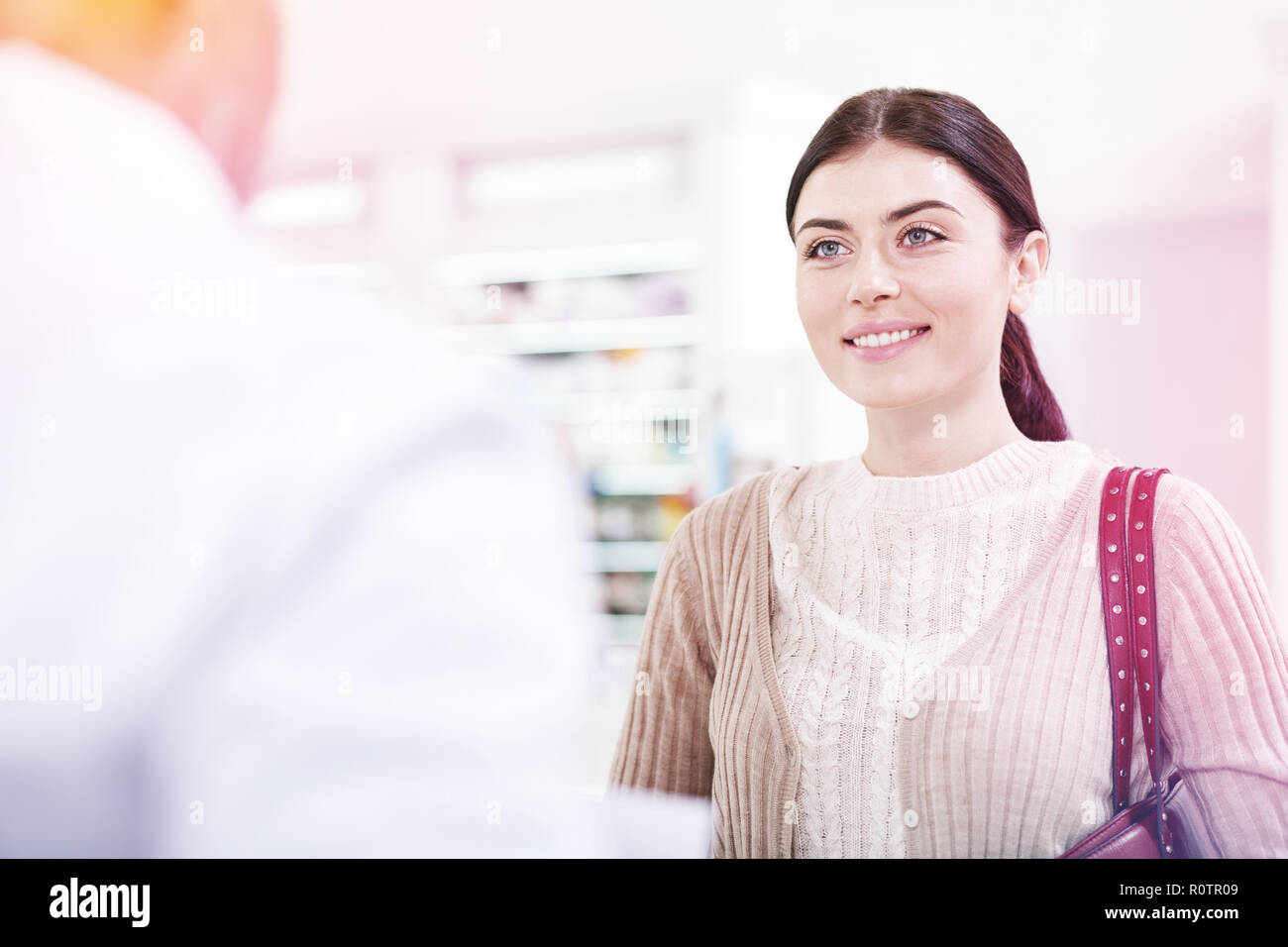 Pharmacist drug smile hi-res stock photography and images - Alamy