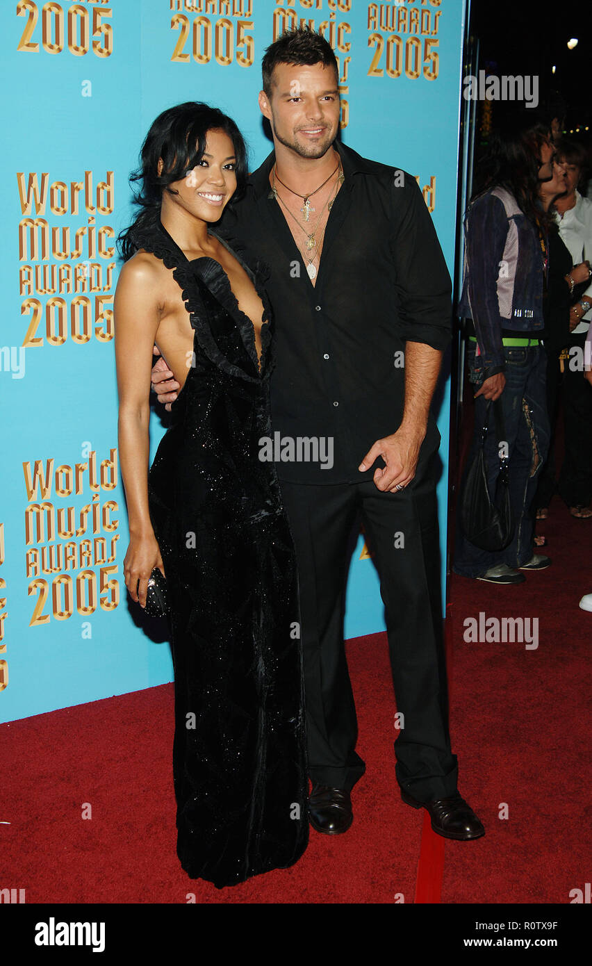 Amerie and Ricky Martin arriving at the 2005 World  Music Awards at the Kodak Theatre in Los Angeles. August 31, 2005.          -            Amerie Ma Stock Photo