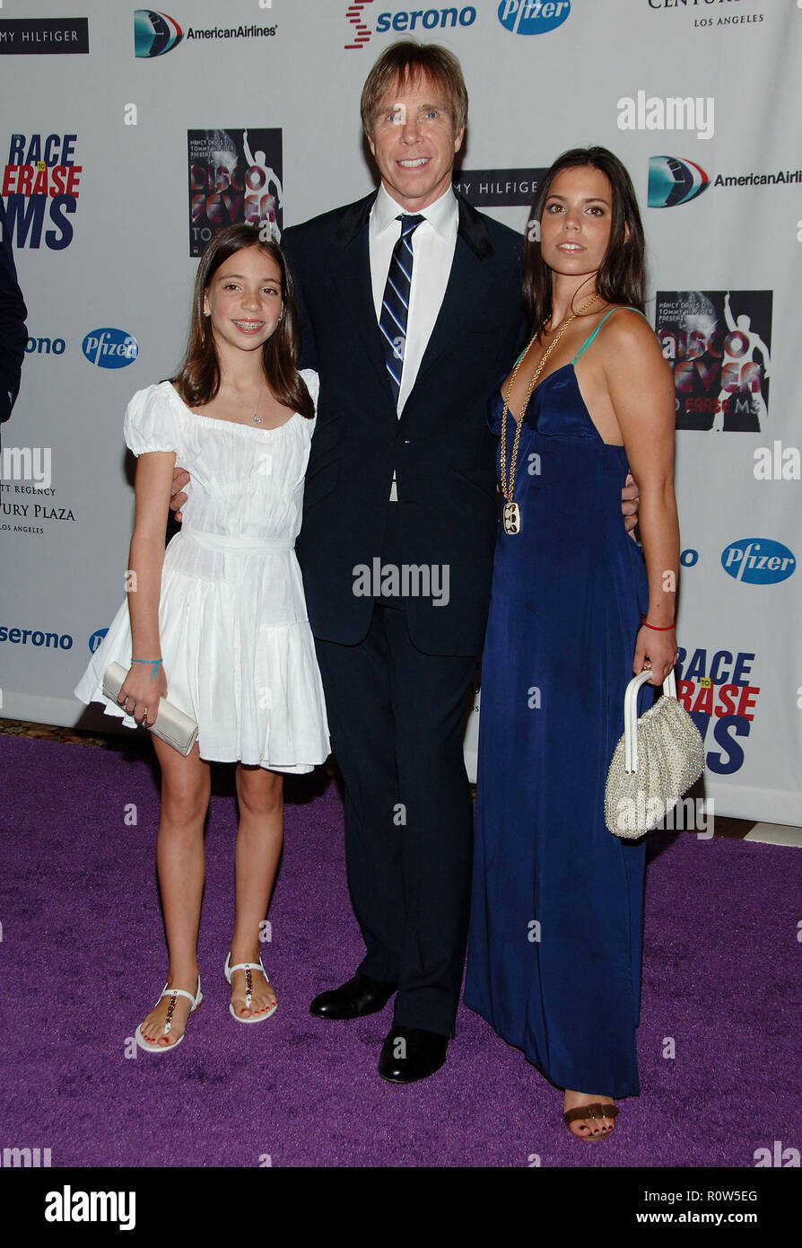 código Multitud Casi muerto Tommy Hilfiger and daughters arriving at the Race To Erase MS at the  Century Plaza Hotel Los Angeles. May 12, 2006. - HilfigerTomm Stock Photo -  Alamy