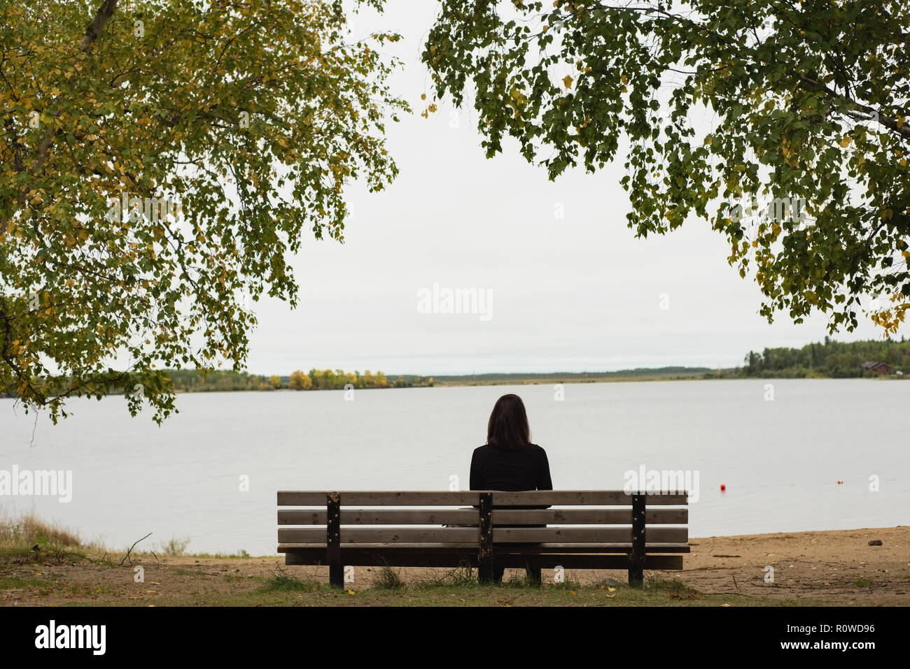 Bench at riverside hi-res stock photography and images - Alamy