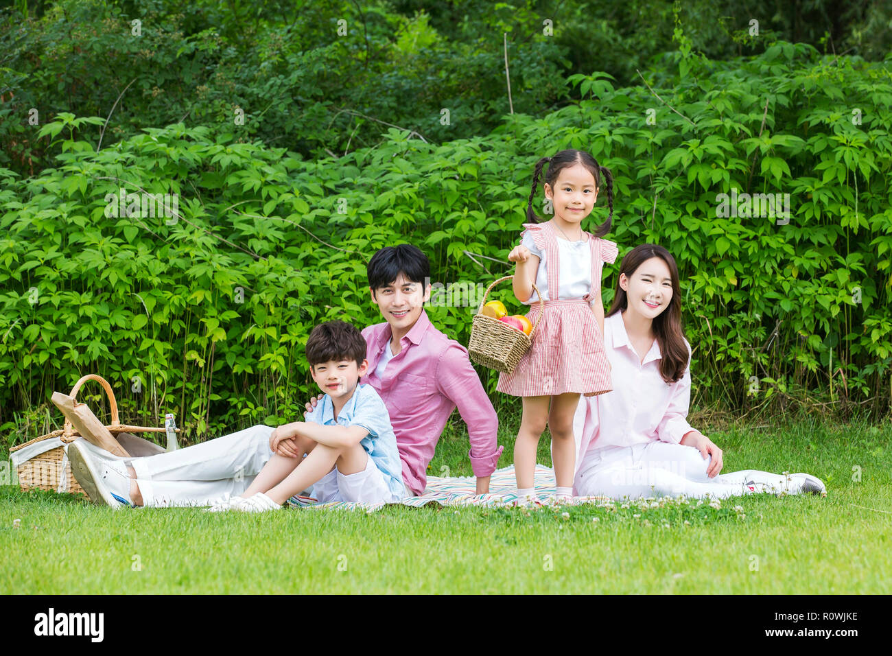 Asian family picnic fruit hi-res stock photography and images - Alamy