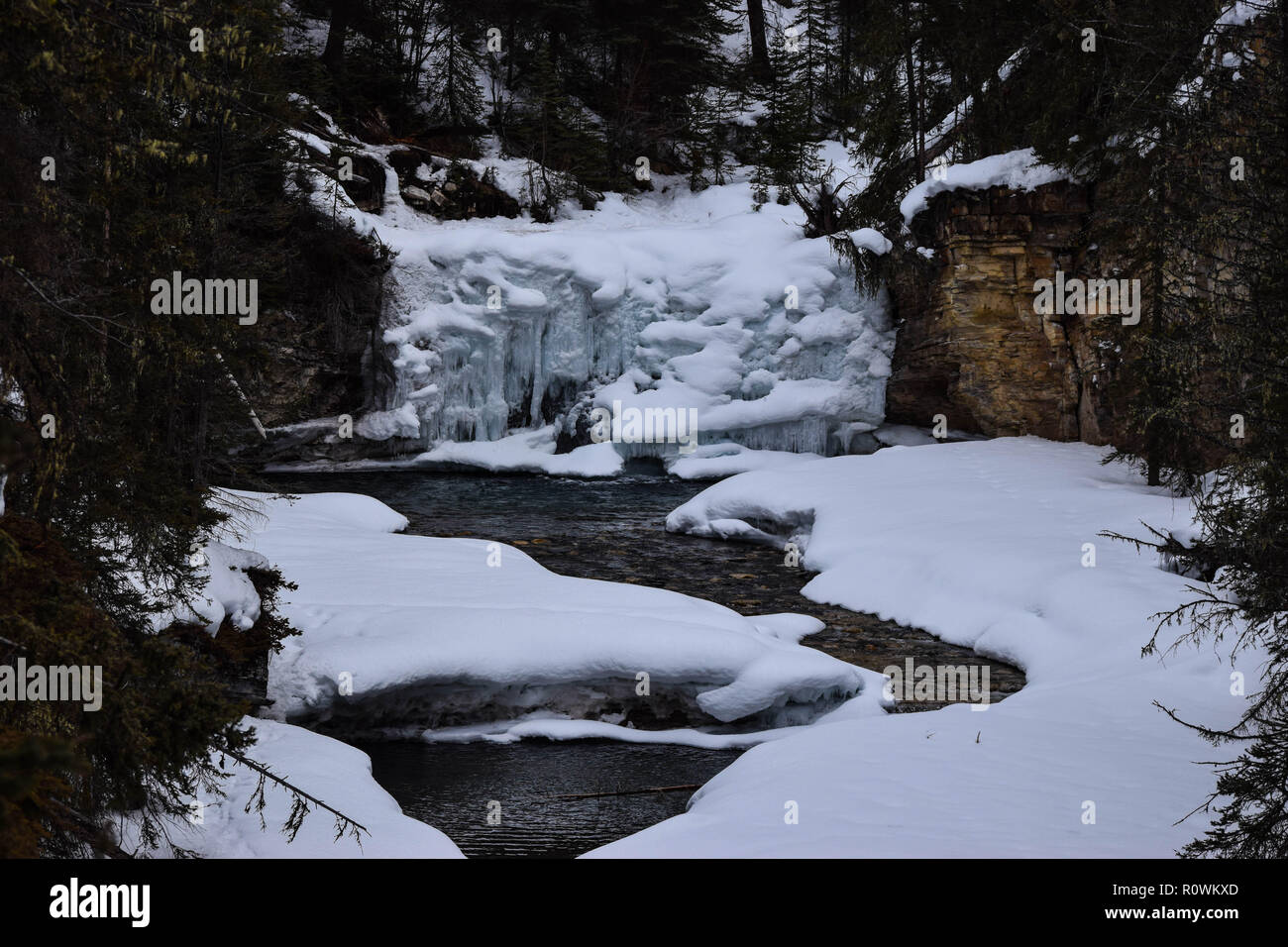 Waterfalls in the winter hi-res stock photography and images - Alamy