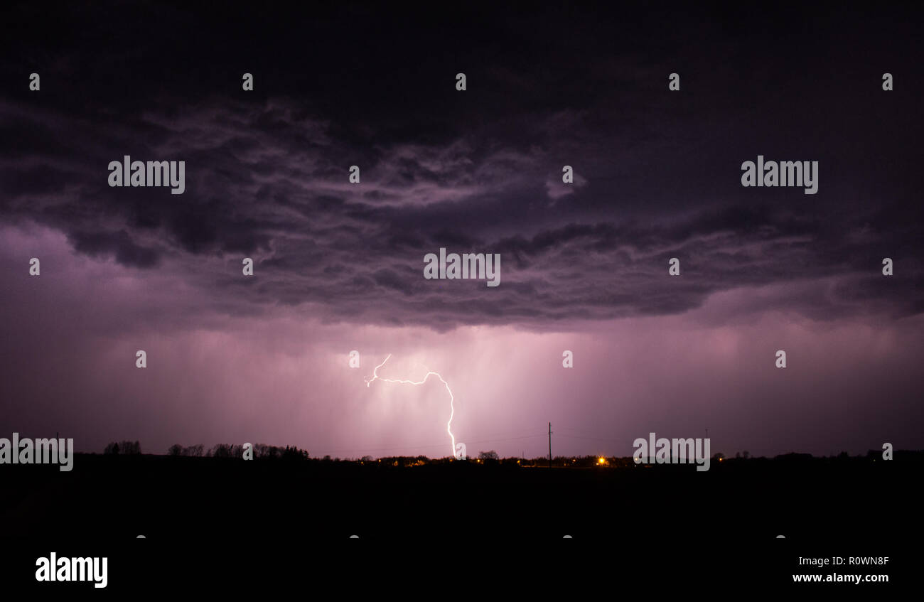 Lightning strike over city hi-res stock photography and images - Alamy
