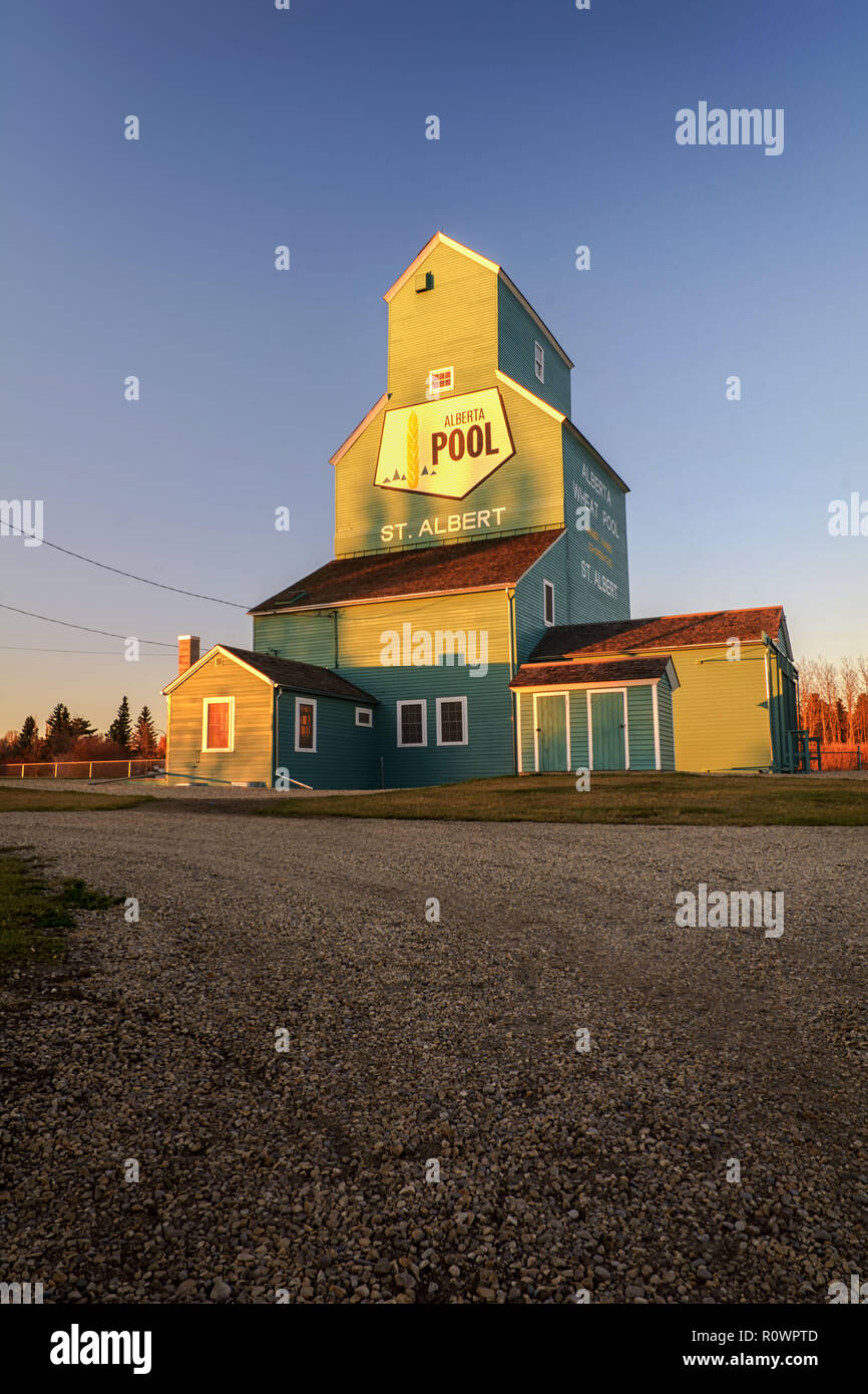 Modern Grain Elevators High Resolution Stock Photography and Images Alamy