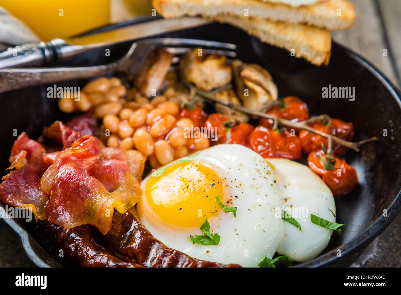 Full English Breakfast Eggs Bacon Beans Toast Coffee And Juice R0WXAD 