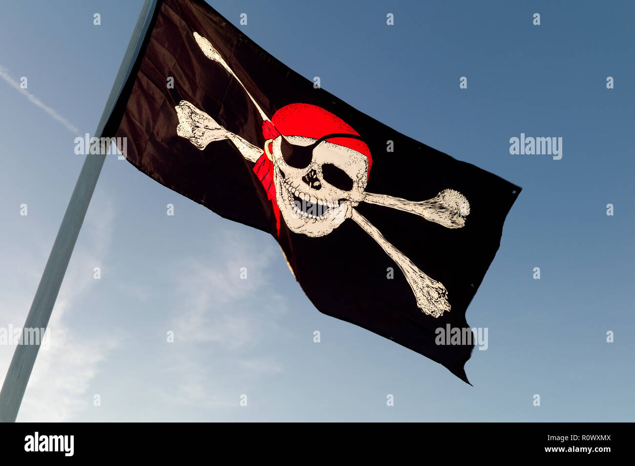 Jolly roger flag hi-res stock photography and images - Alamy