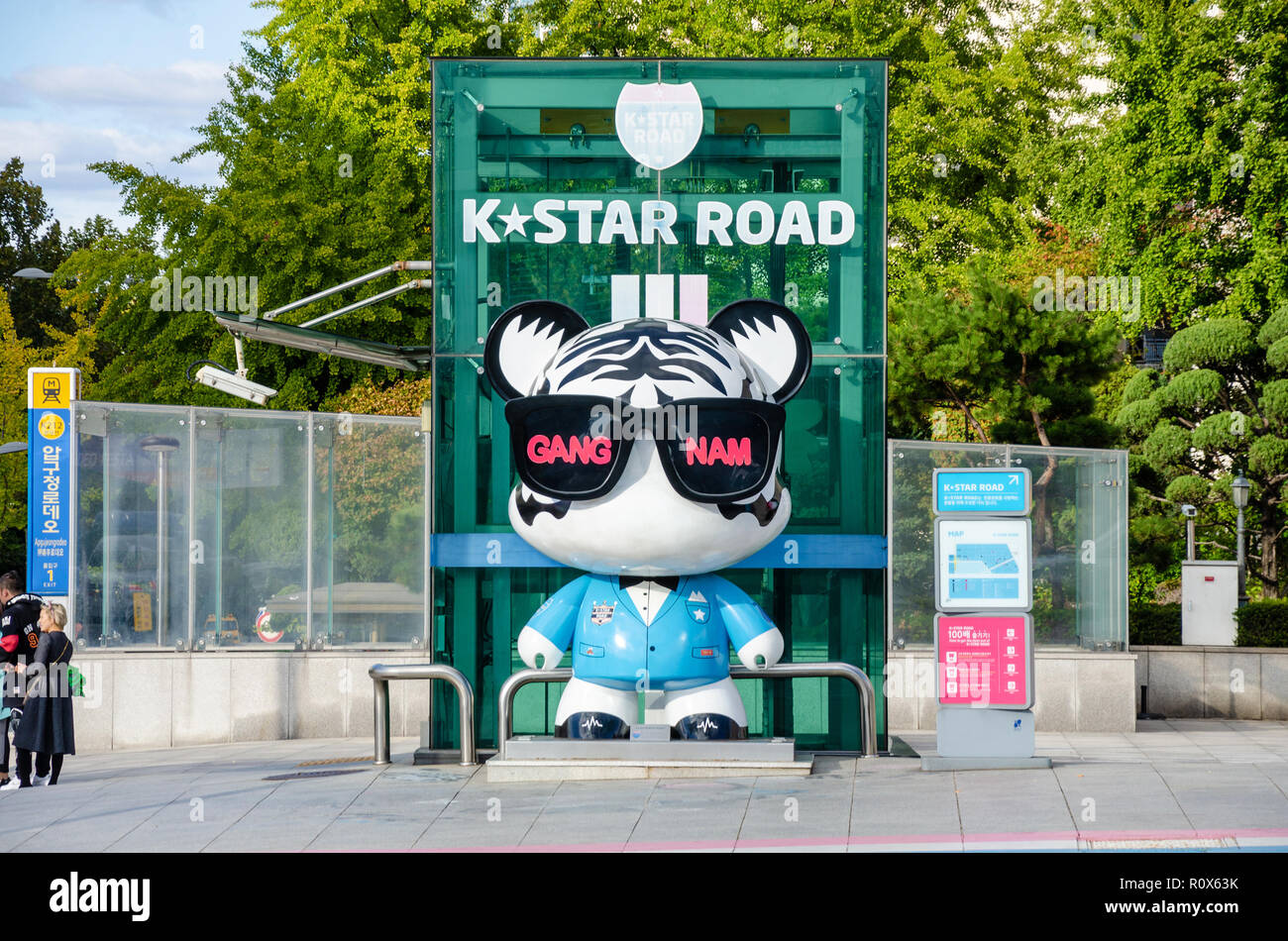 The start of the K*Star road Art Project, a 1km stretch decorated with GangnamDols in Gangnam, Seoul, South Korea. Stock Photo
