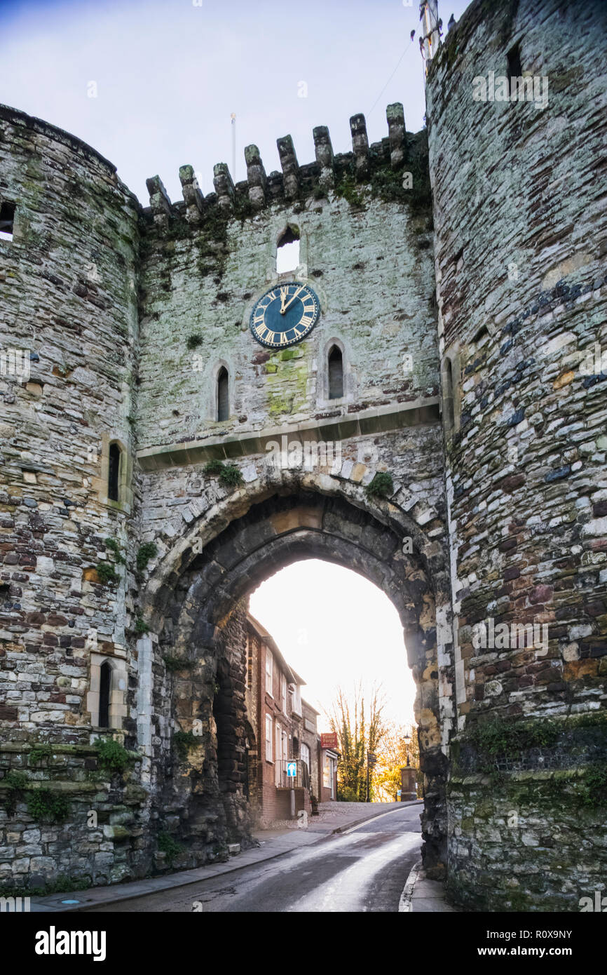 Landgate arch rye hi-res stock photography and images - Alamy