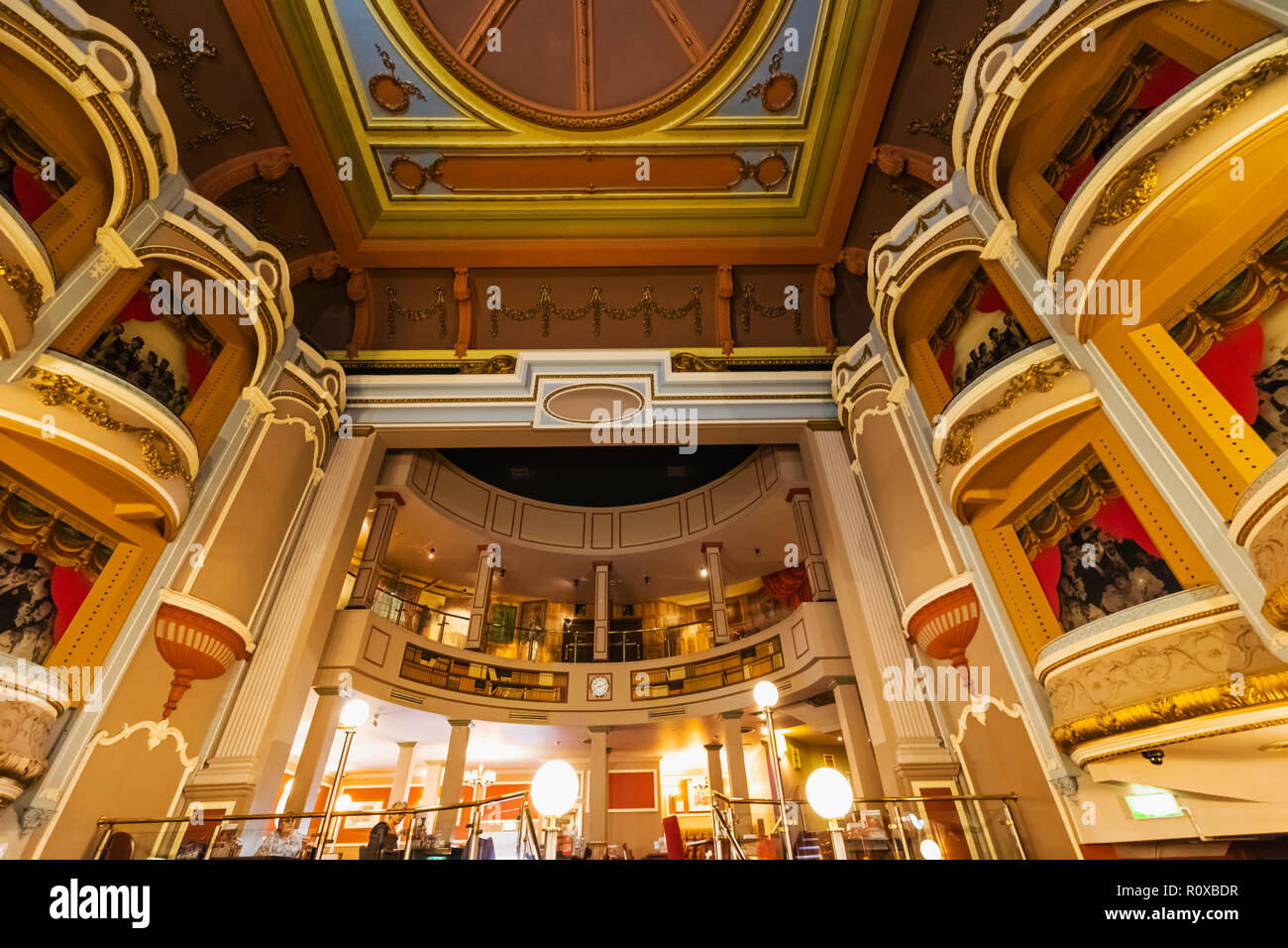 Wetherspoons Interior Stock Photos & Wetherspoons Interior Stock Images ...