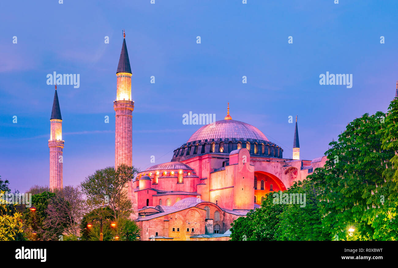 Hagia Sophia in Istanbul, Turkey early in the night Stock Photo - Alamy