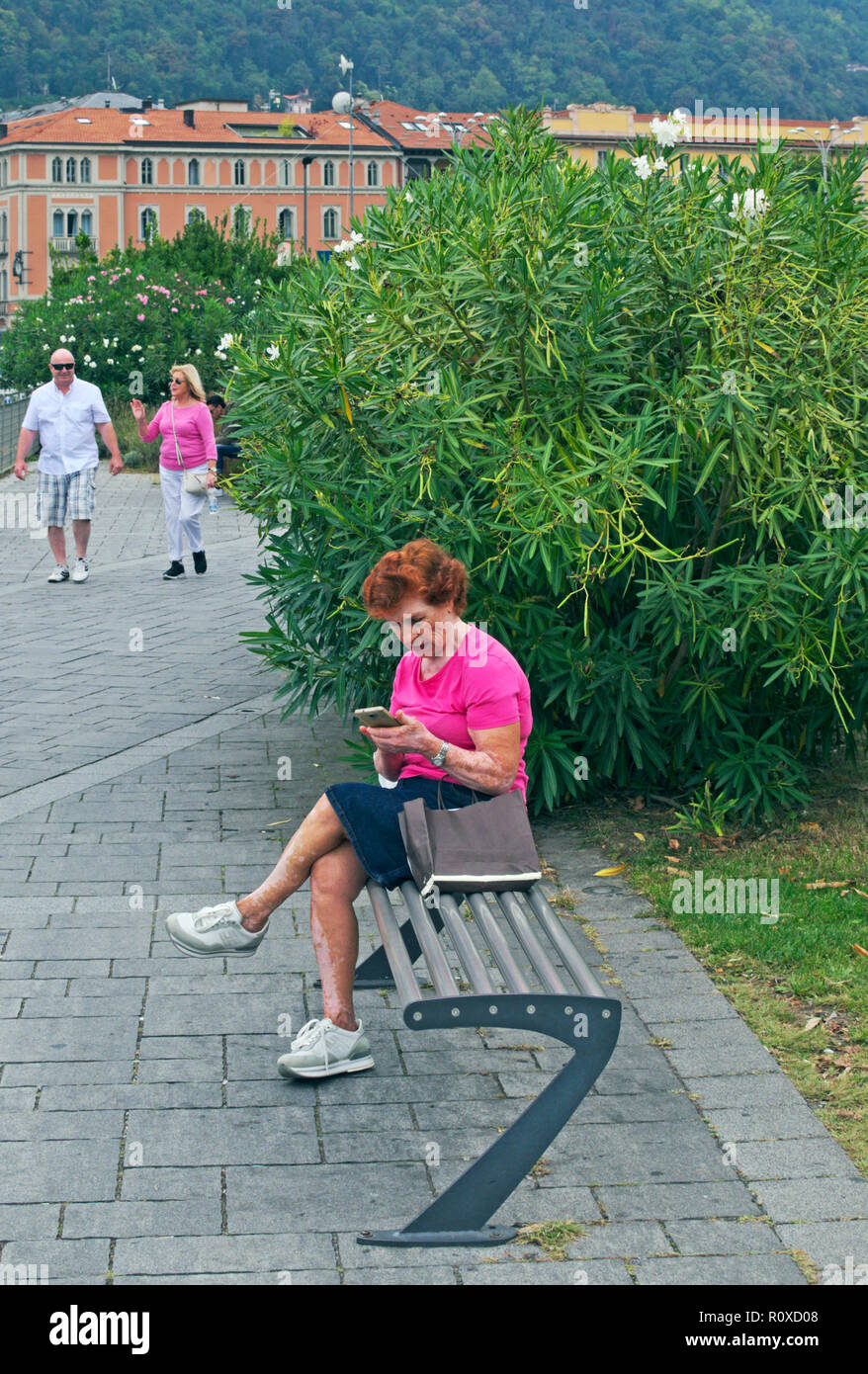 Mature woman on park bench hi-res stock photography and images - Alamy
