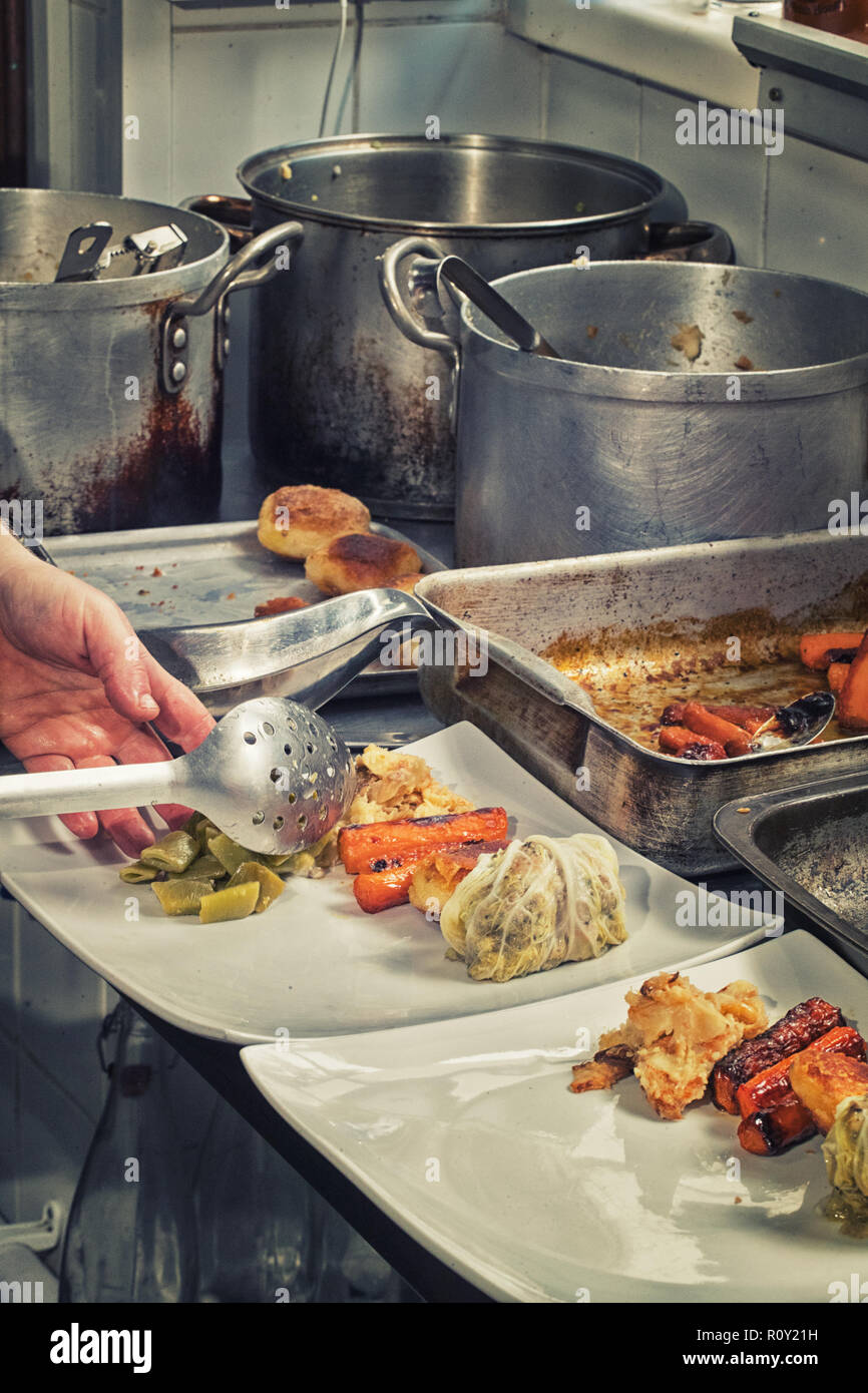 Roast pots hi-res stock photography and images - Alamy