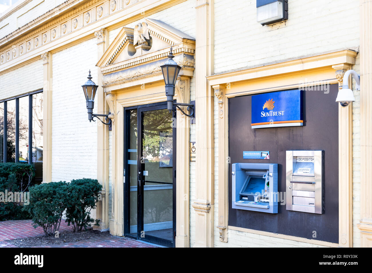 Suntrust bank hires stock photography and images Alamy