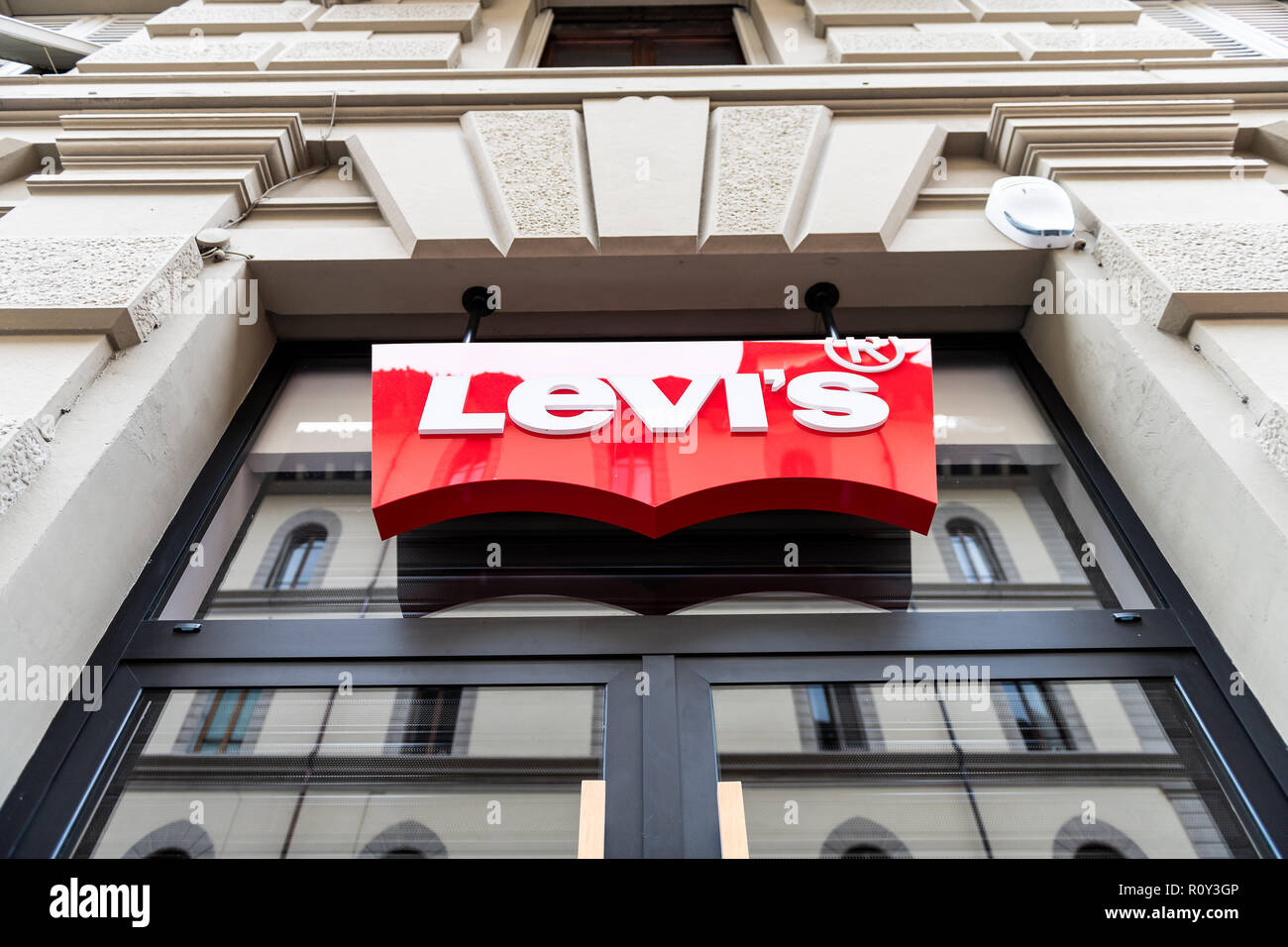 Florence, Italy - August 31, 2018: Low angle looking up view on Levi's,  Levis storefront, building facade of shop, store in Firenze, Italian city  with Stock Photo - Alamy