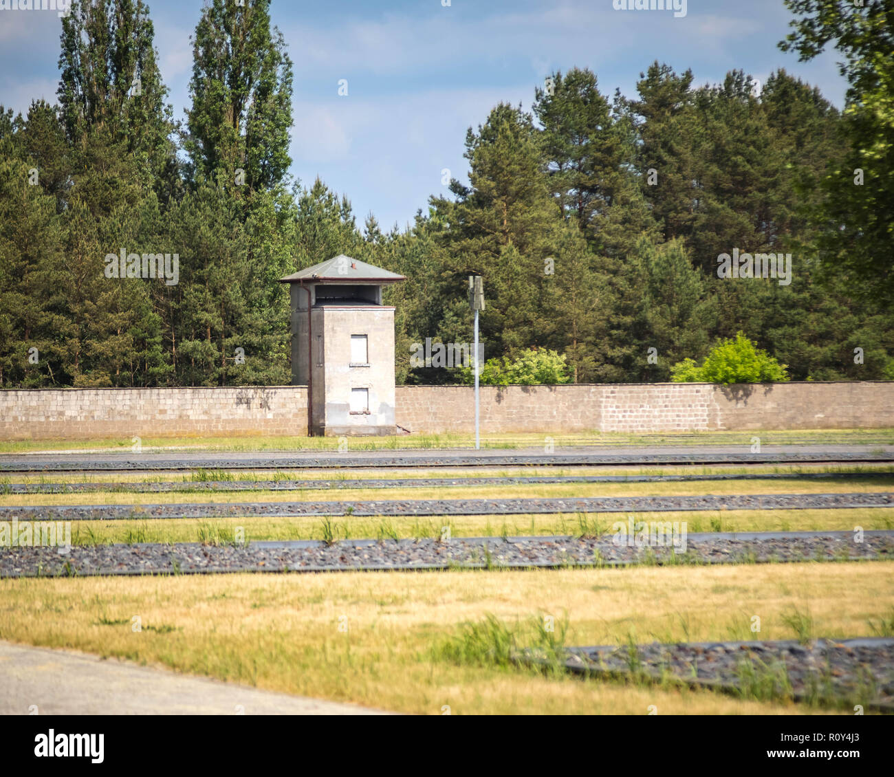 Sachsenhausen concentration camp gas chamber hi-res stock photography ...