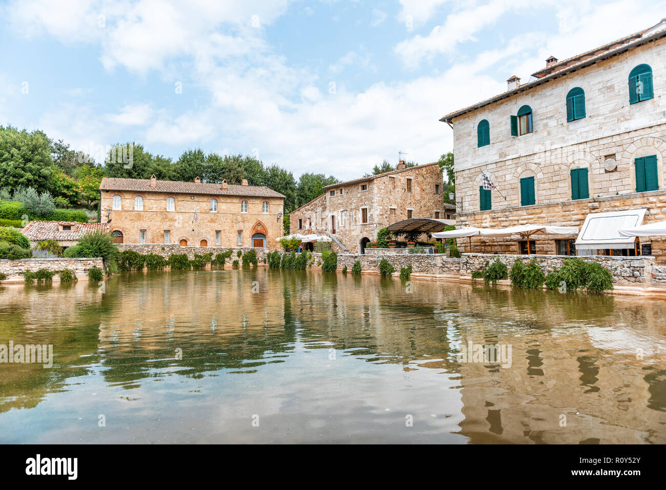 Medieval town of Bagno Vignoni, San Quirico d'Orcia, Val d'Orcia, Tuscany,  Italy with hot springs ruins, historical buildings, water pool reflection  Stock Photo - Alamy