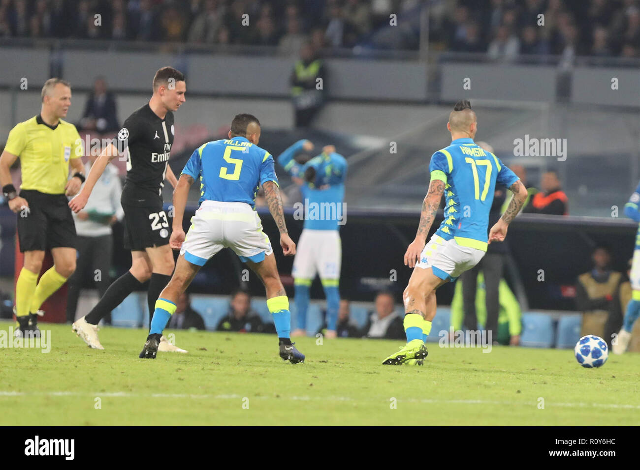 Naples, Italy. 6th Nov 2018. Julian Draxler (Paris Saint Germain) and Allan , Marek Hamsik (Napoli) during the UEFA Champions League, Group C football match between SSC Napoli and Paris Saint-Germain on November 6, 2018 at San Paolo stadium in Naples, Italy - Photo Laurent Lairys / DPPI Credit: Laurent Lairys/Agence Locevaphotos/Alamy Live News Stock Photo