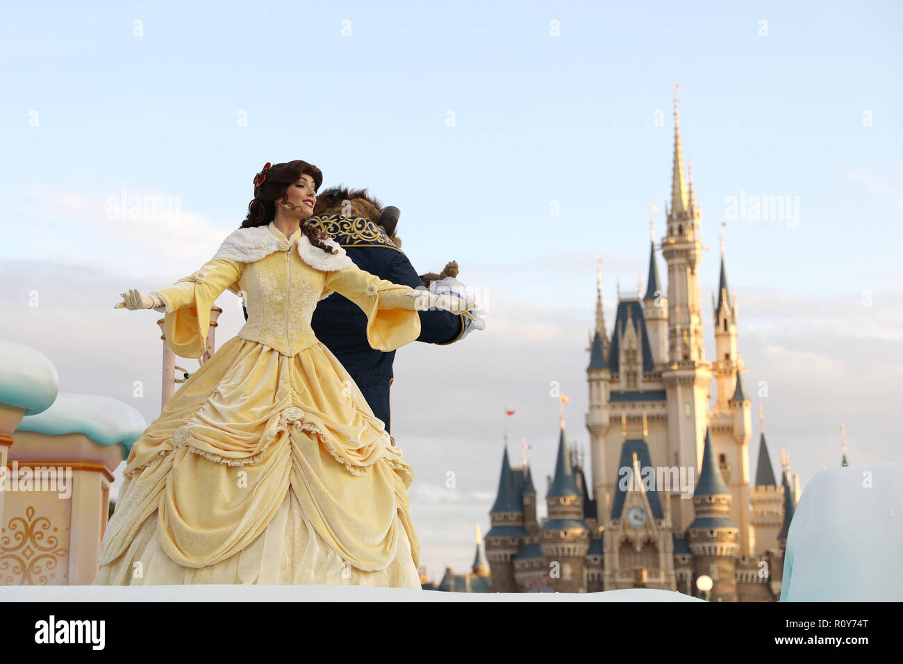Chiba, Japan. 7th Nov, 2018. Disney characters perform on a float during the Christmas parade at Tokyo Disneyland in Chiba, Japan, on Nov. 7, 2018. Credit: Du Xiaoyi/Xinhua/Alamy Live News Stock Photo