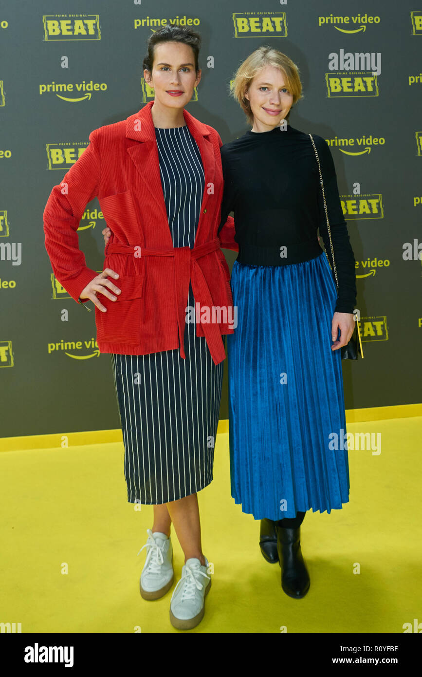 Berlin, Germany. 08th Nov, 2018. The actresses Saralisa Volm (l) and ...