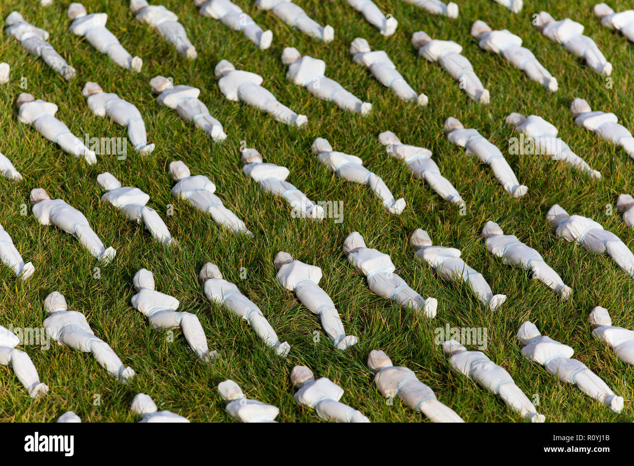 LONDON, UK - November 8th 2018: Shrouds of the somme exhibit in London. 72,396 shrouded figures represent those killed during the Battle of the Somme in 1916, but whose bodies were never recovered. Credit: Ink Drop/Alamy Live News Stock Photo