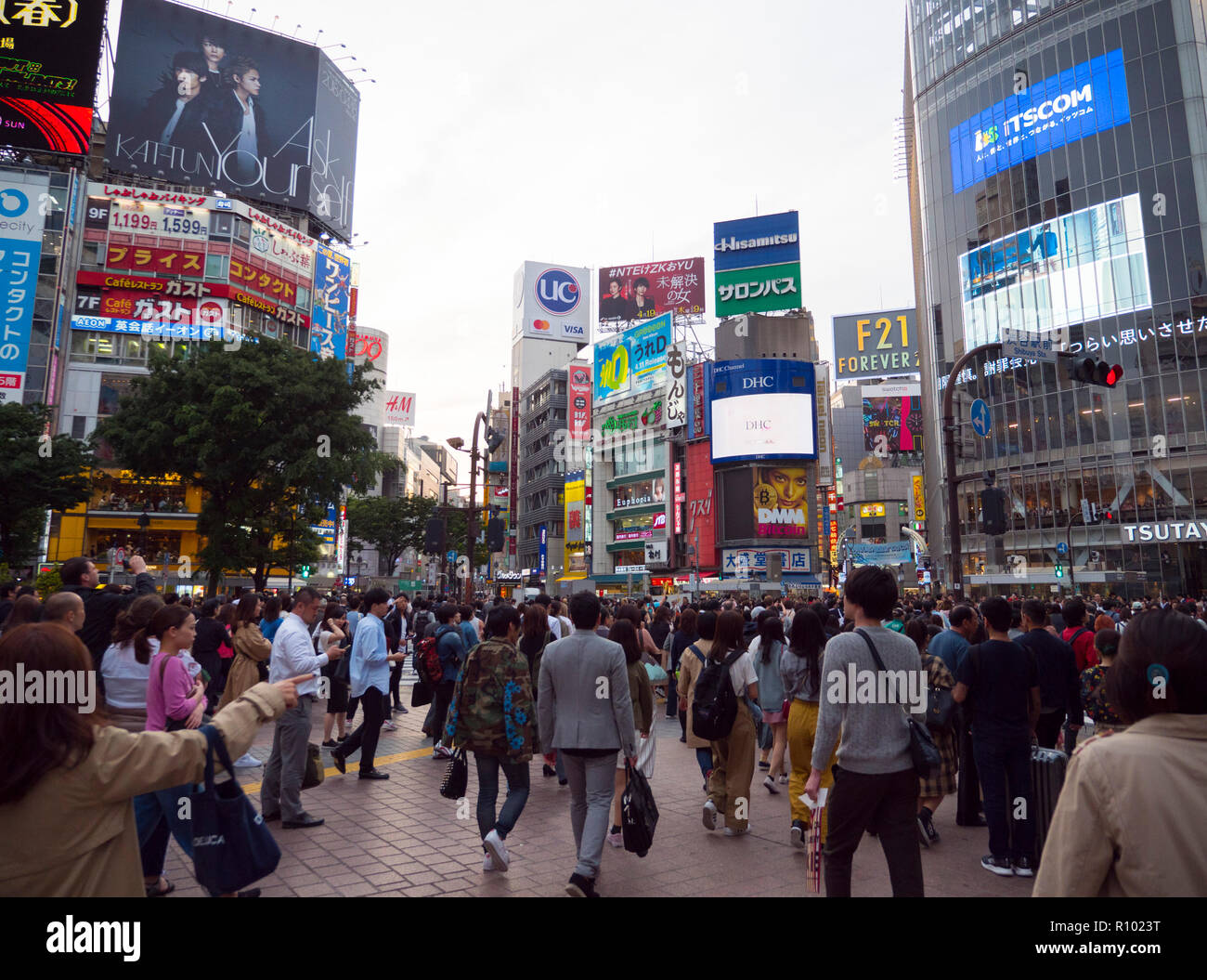 People walk through Shibuya Crossing in Tokyo, Japan Stock Photo - Alamy