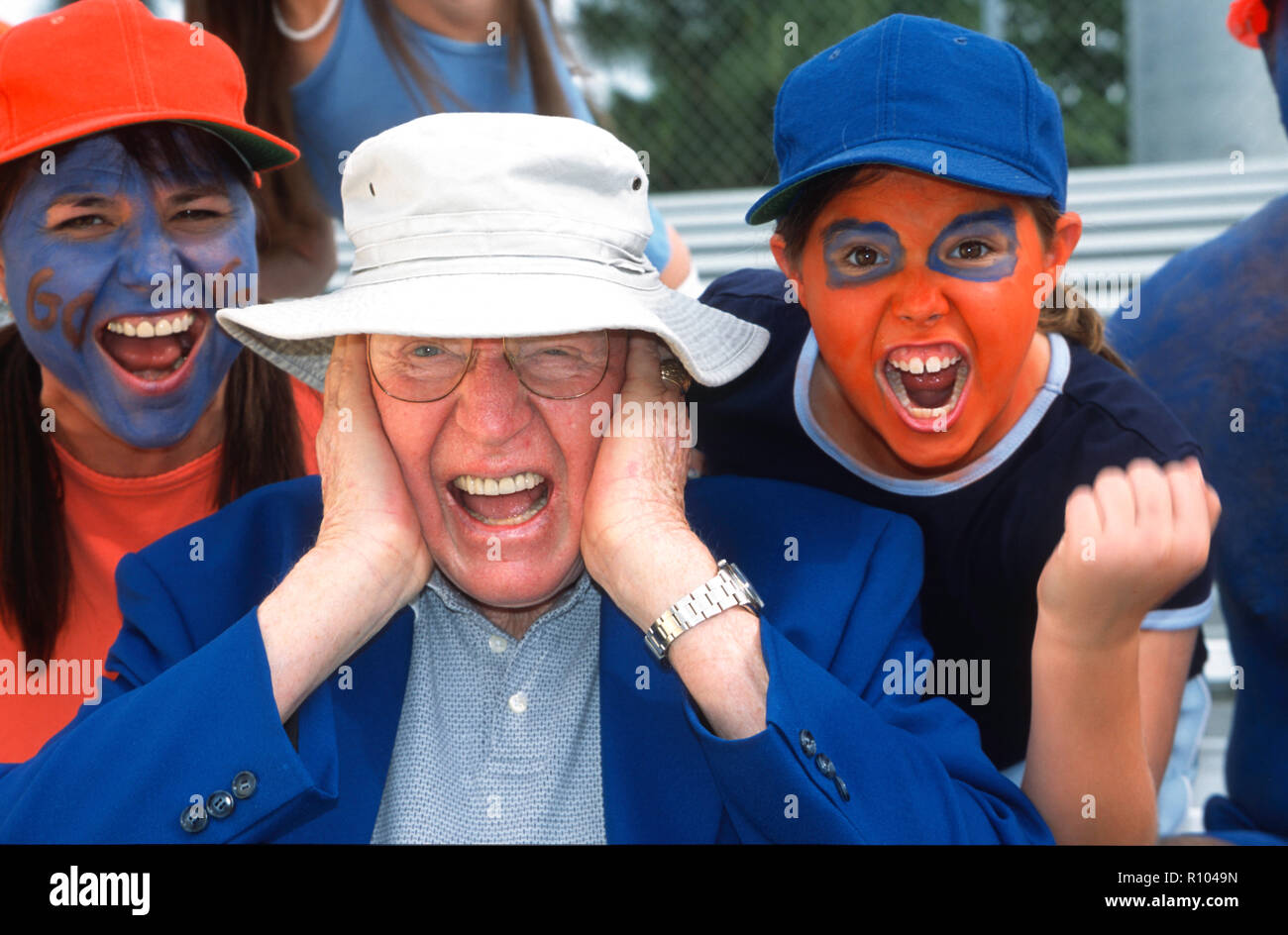 Us football cheering fans hires stock photography and images Alamy