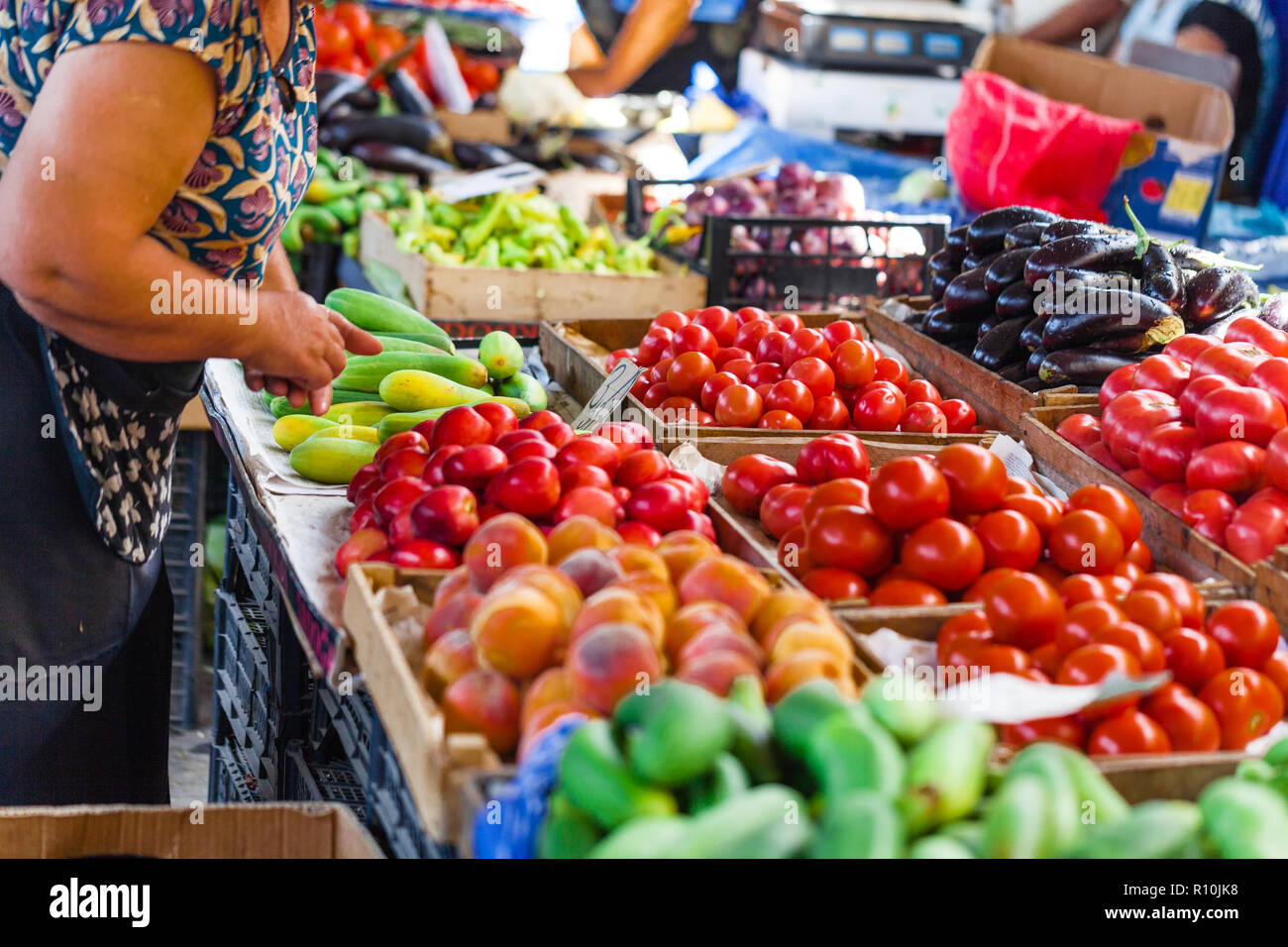Fruits and vegetables at a farmers market Stock Photo - Alamy