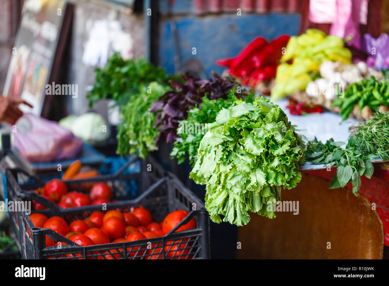 Fruits and vegetables at a farmers market Stock Photo - Alamy