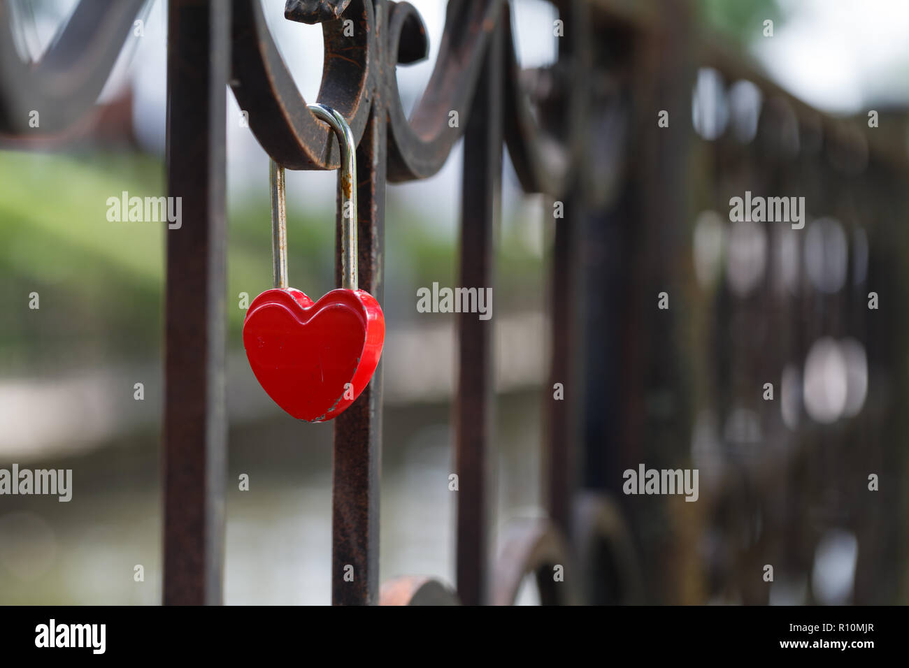 Wedding red lock with heart on a handrail. Symbol of marriage Stock ...