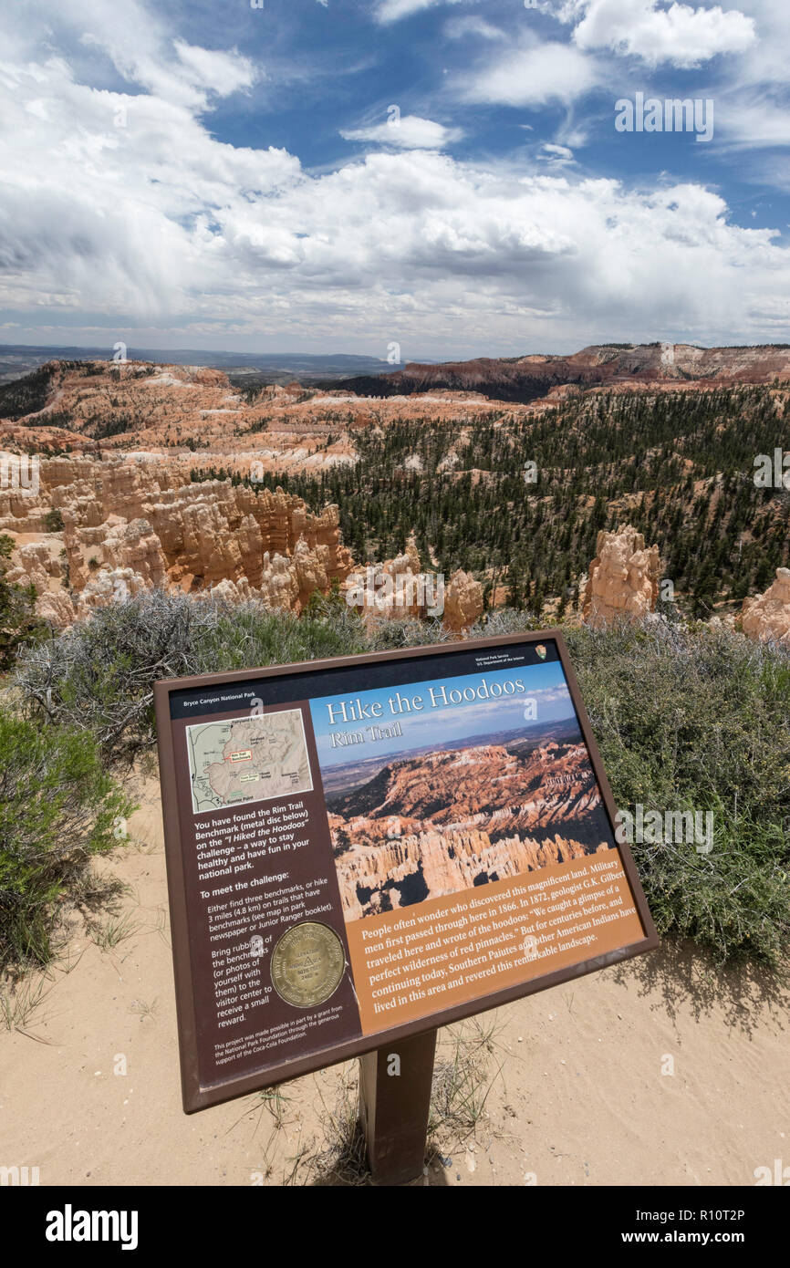 View of hoodoo formations from along the rim in Bryce Canyon National Park, Utah, USA. Stock Photo