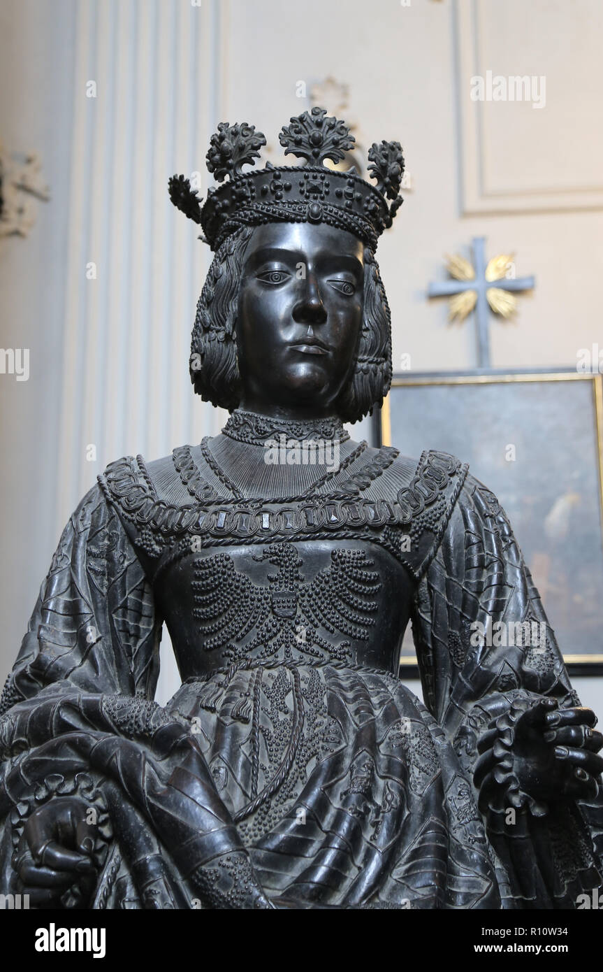 Elizabeth of Luxembourg, Queen consort of Germany (1409-1442). Statue, 1530. By Polhaimer, Magt. Hofkirche, Innsbruck. Austria. Stock Photo
