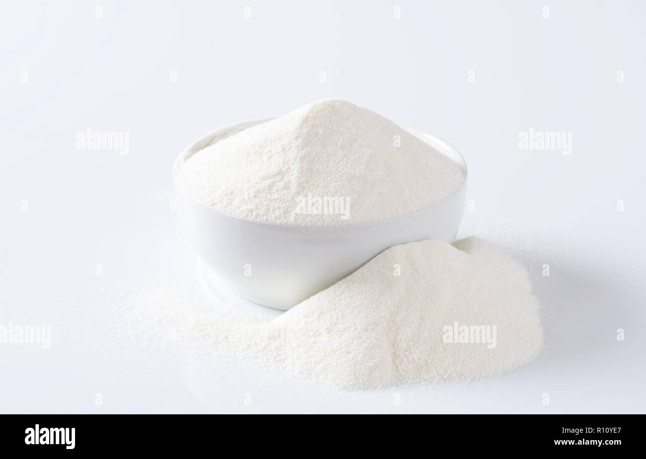 Bowl of full cream powdered milk Stock Photo - Alamy