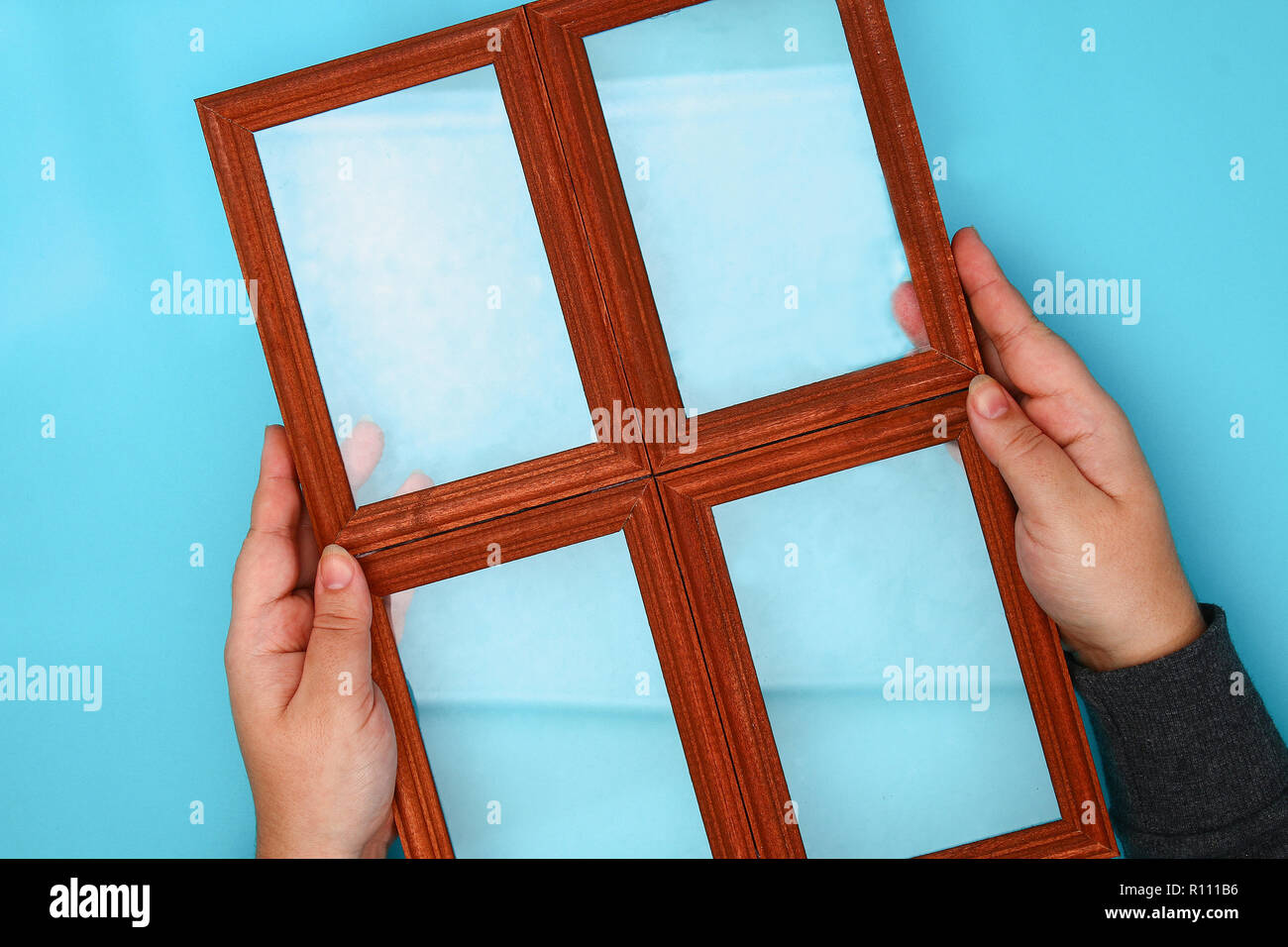 DIY. How to make a winter window with frosty patterns from photo frames and magnesium  sulfate powder. Winter holiday decoration for Christmas. Guide Stock Photo  - Alamy