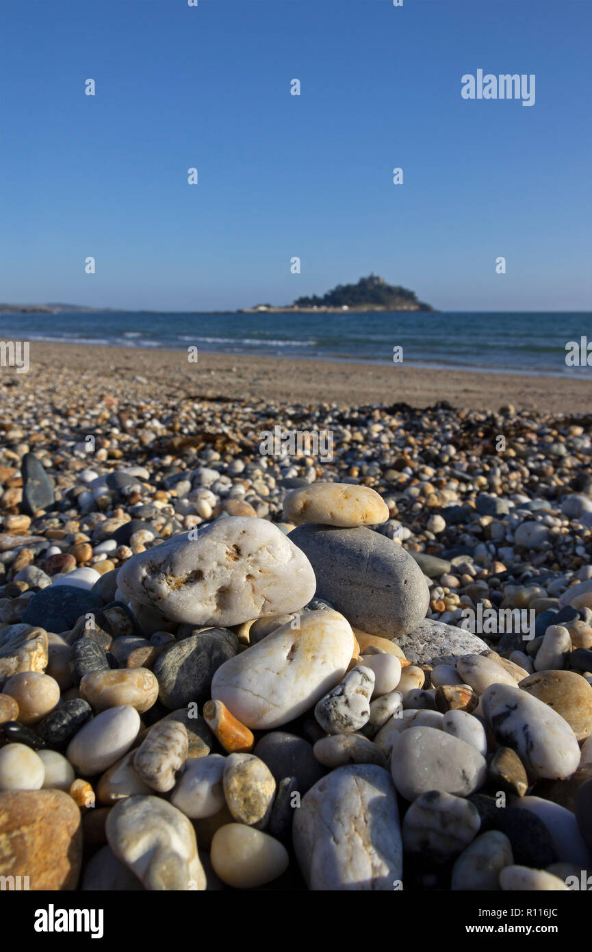 pebbles at the beach inf front of St. Michaels Mount, Penzance, Cornwall, England, Great Britain Stock Photo