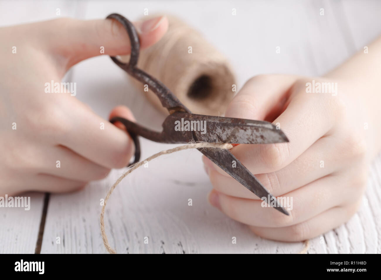 Cuting ribbon hi-res stock photography and images - Alamy