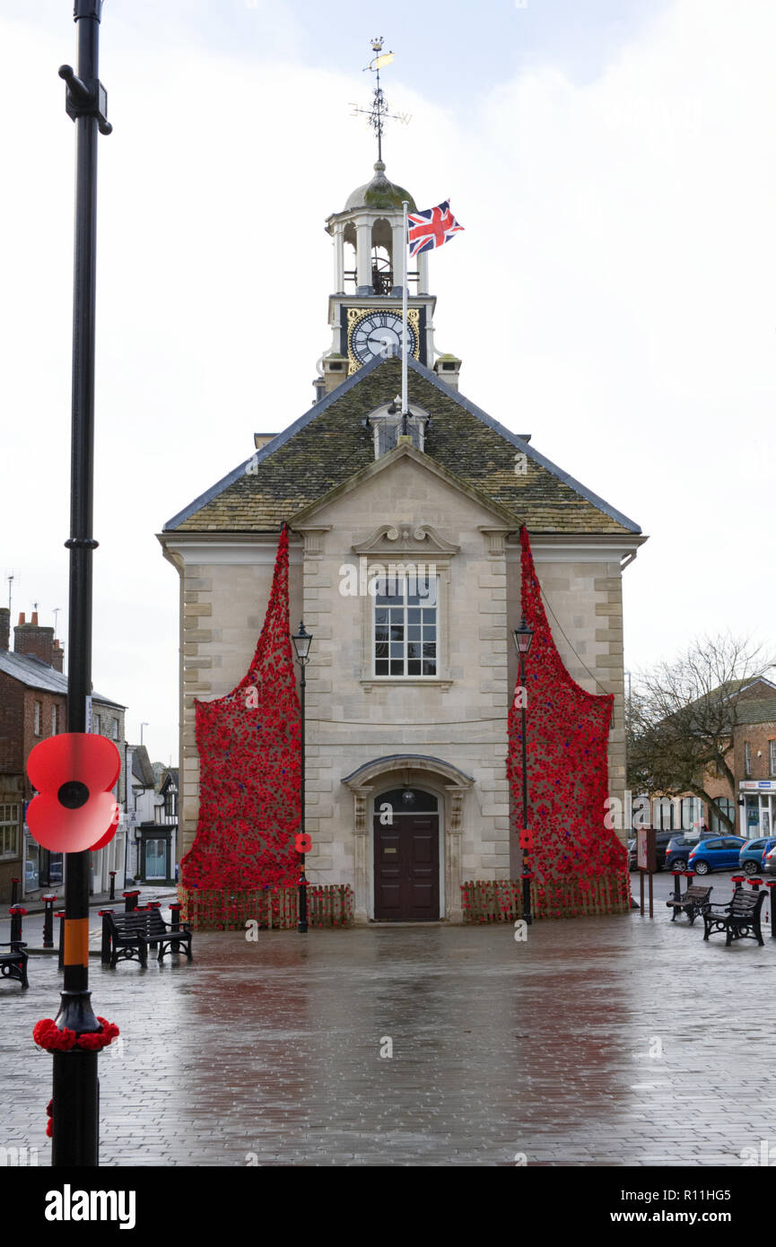Brackley Town Hall adorned with knitted and crocheted poppies to mark the Armistice centenary, 2018. Stock Photo