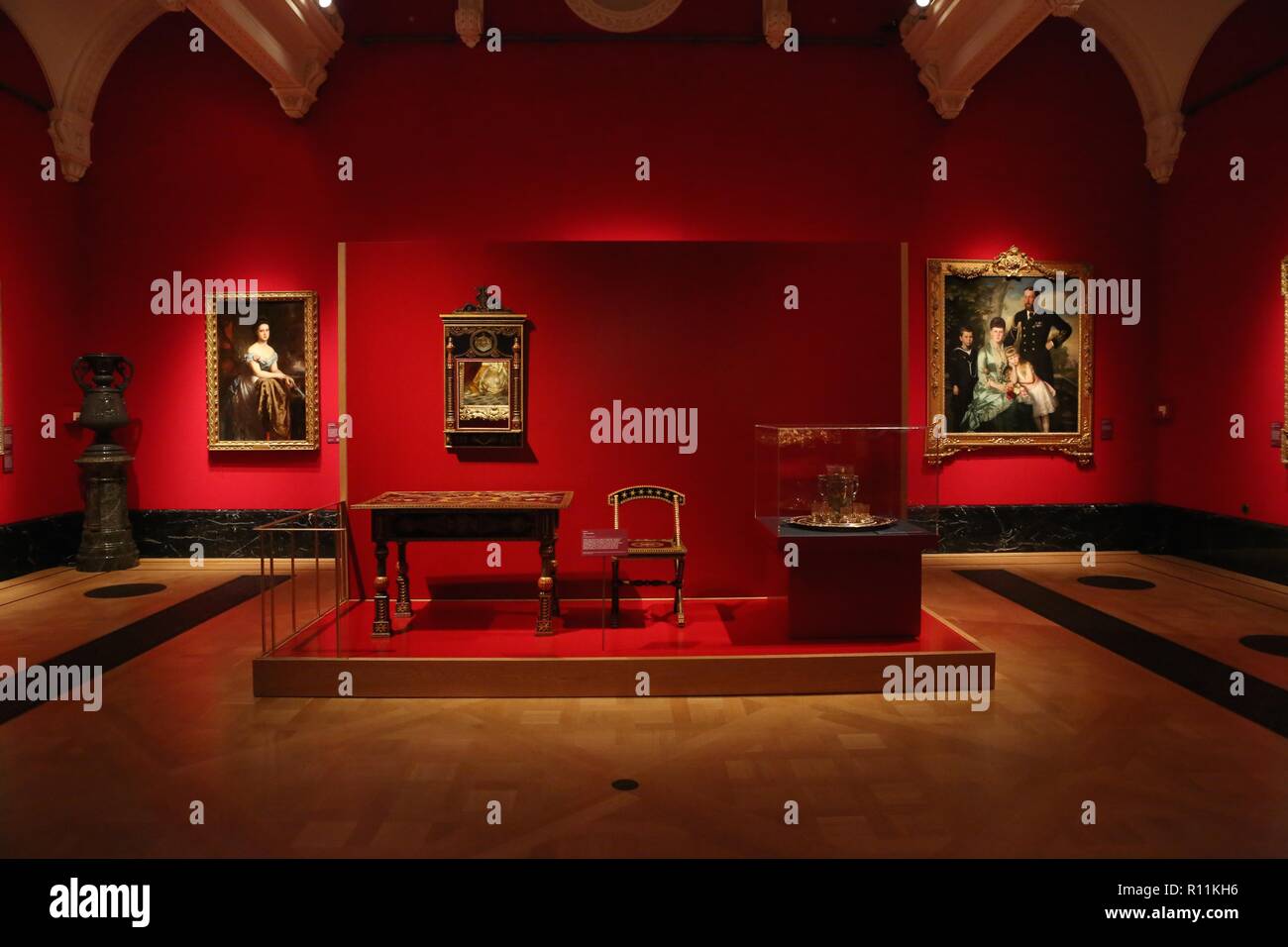The Queen's Gallery Buckingham Palace Stock Photo Alamy The Queen's Gallery Buckingham Palace Stock Photo Alamy