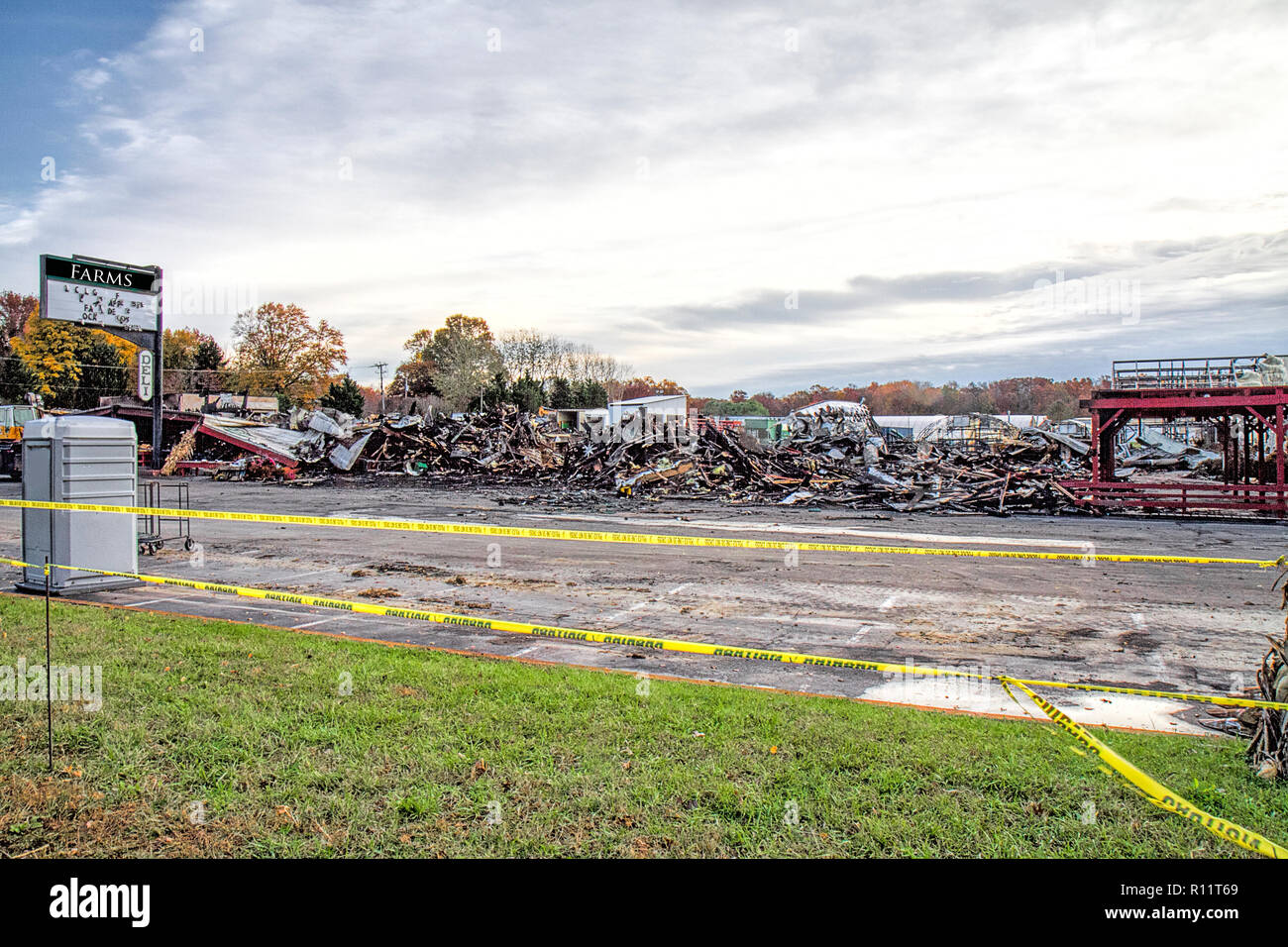 Local and popular large country farmer's market, Wiley Farms, burns to the ground after 40 plus years in business. Stock Photo