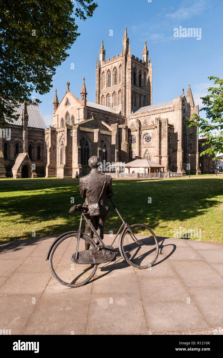 Herefordshire, UK. Hereford Cathedral dates mainly from the 14c. The staue is of the composer Sir Edward Elgar and is by Jemma Pearson Stock Photo
